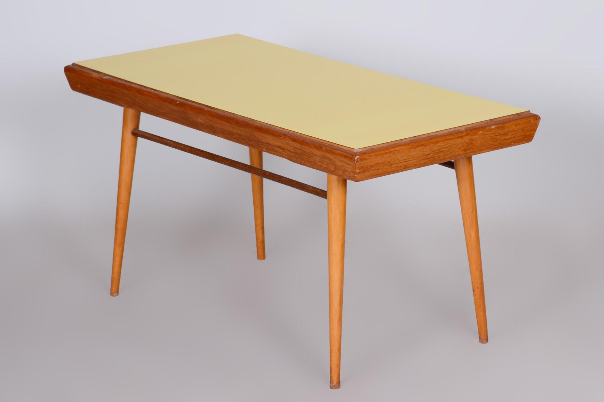 Oak Midcentury Coffee Table, Well-Preserved Condition, Czechia, 1950s For Sale 3