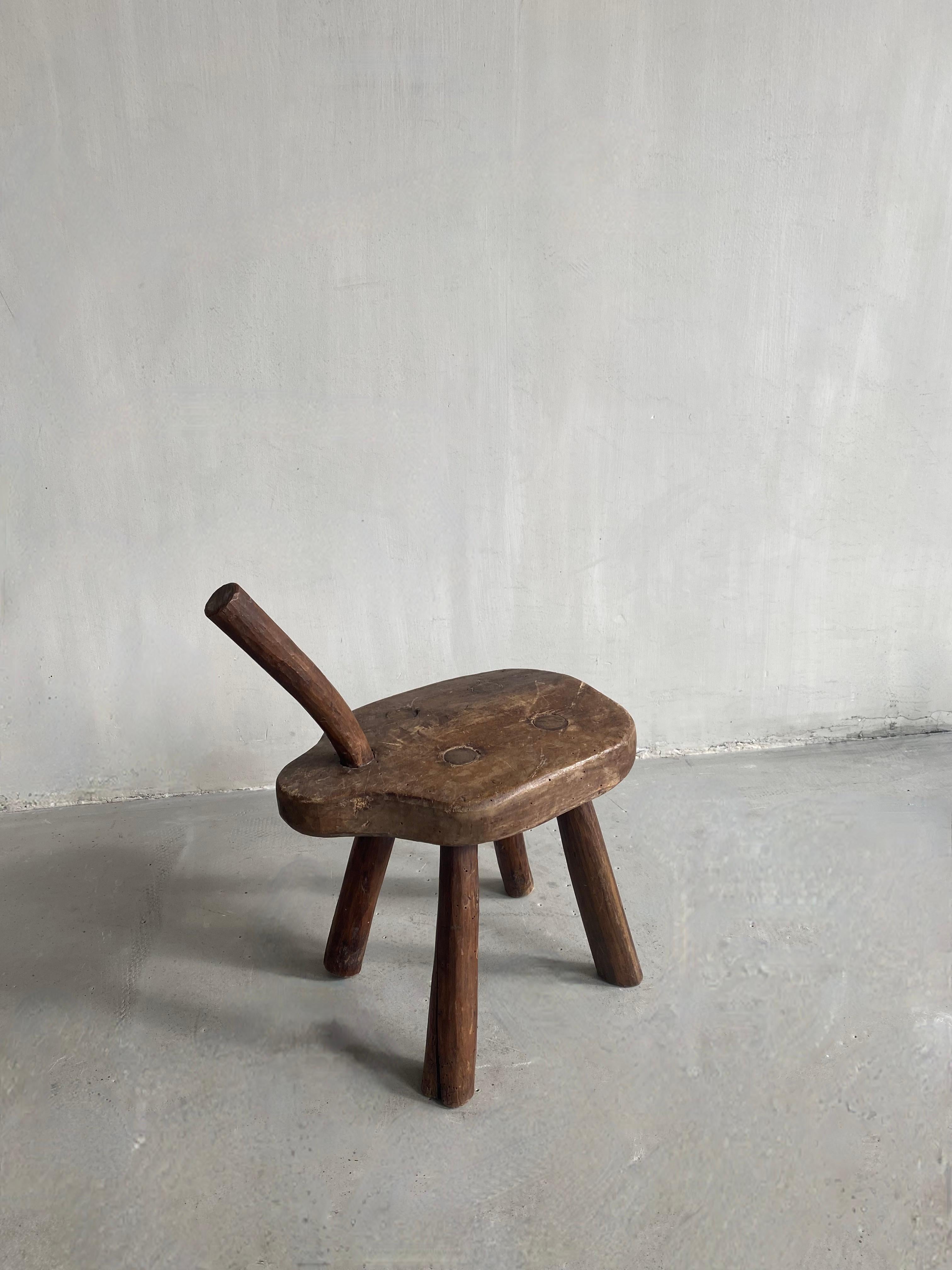 milking stool with handle