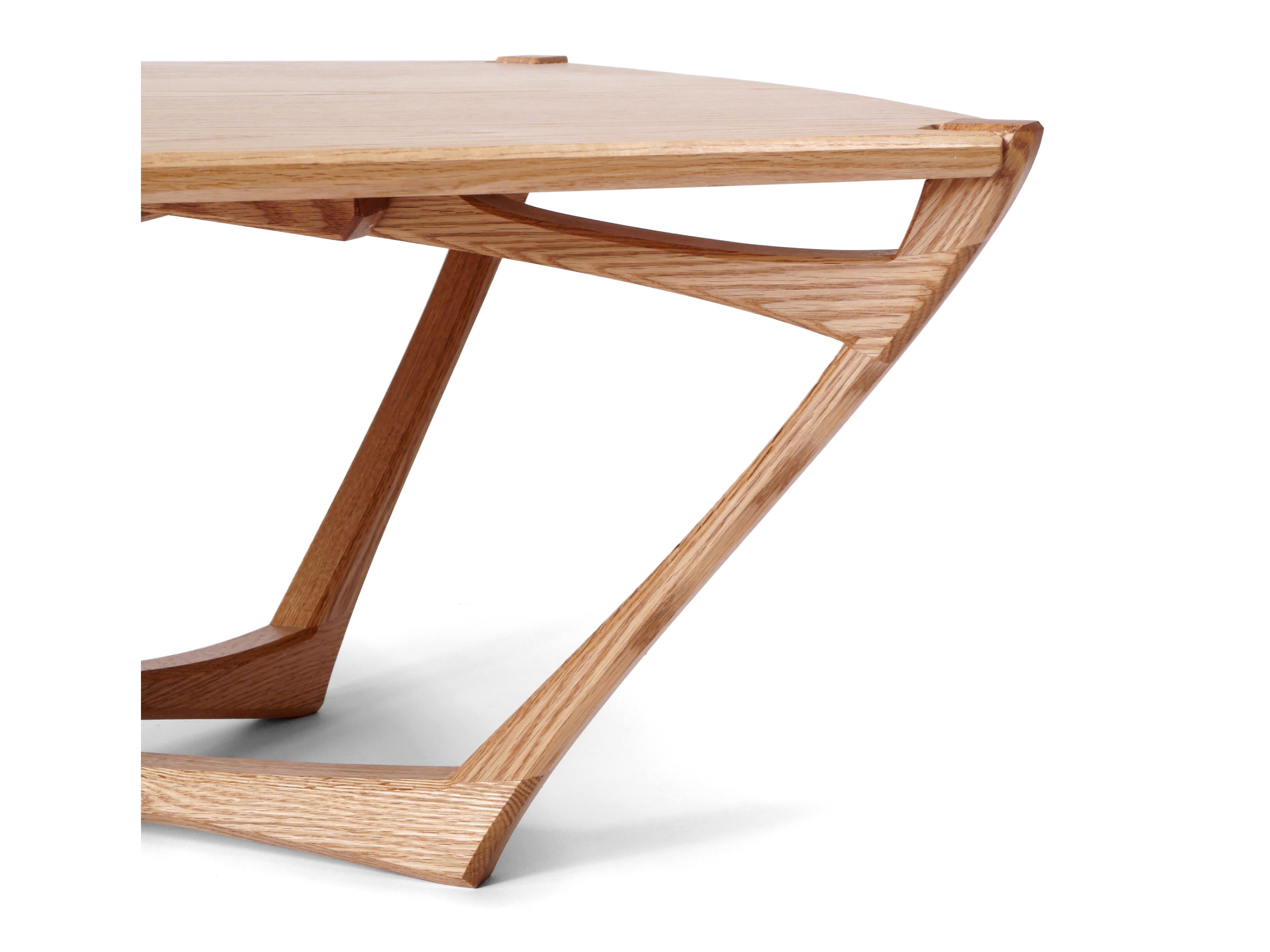 Moderne Table basse Mistral en chêne, table de salon sculpturale moderne d'Arid en vente