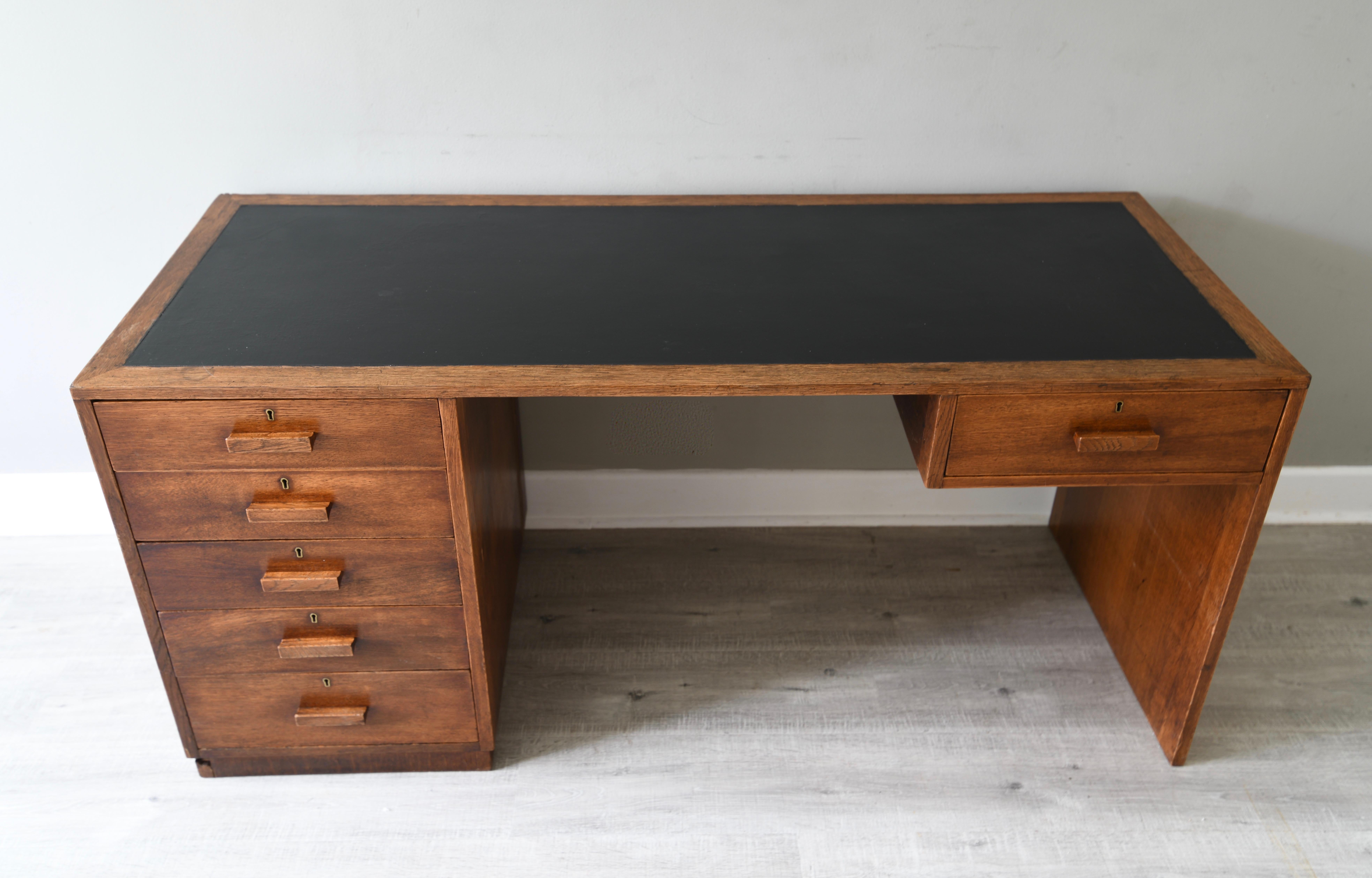 Stunning modernist desk dating from 1930s this desk is striking by its simplicity.


Single right hand drawer with 5 graduated on the left side. All with original locks sadly no key. It has a canvas top and a patinated oak trim.


Clearly