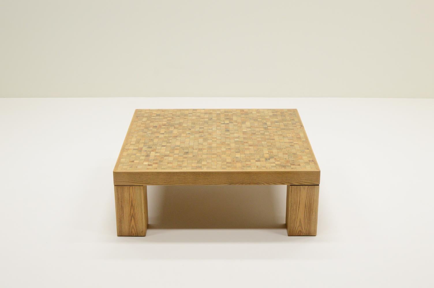 Danois Table basse en mosaïque d'Oak de Middelboe & Lindum pour Tranekaer, années 1970, Danemark. en vente