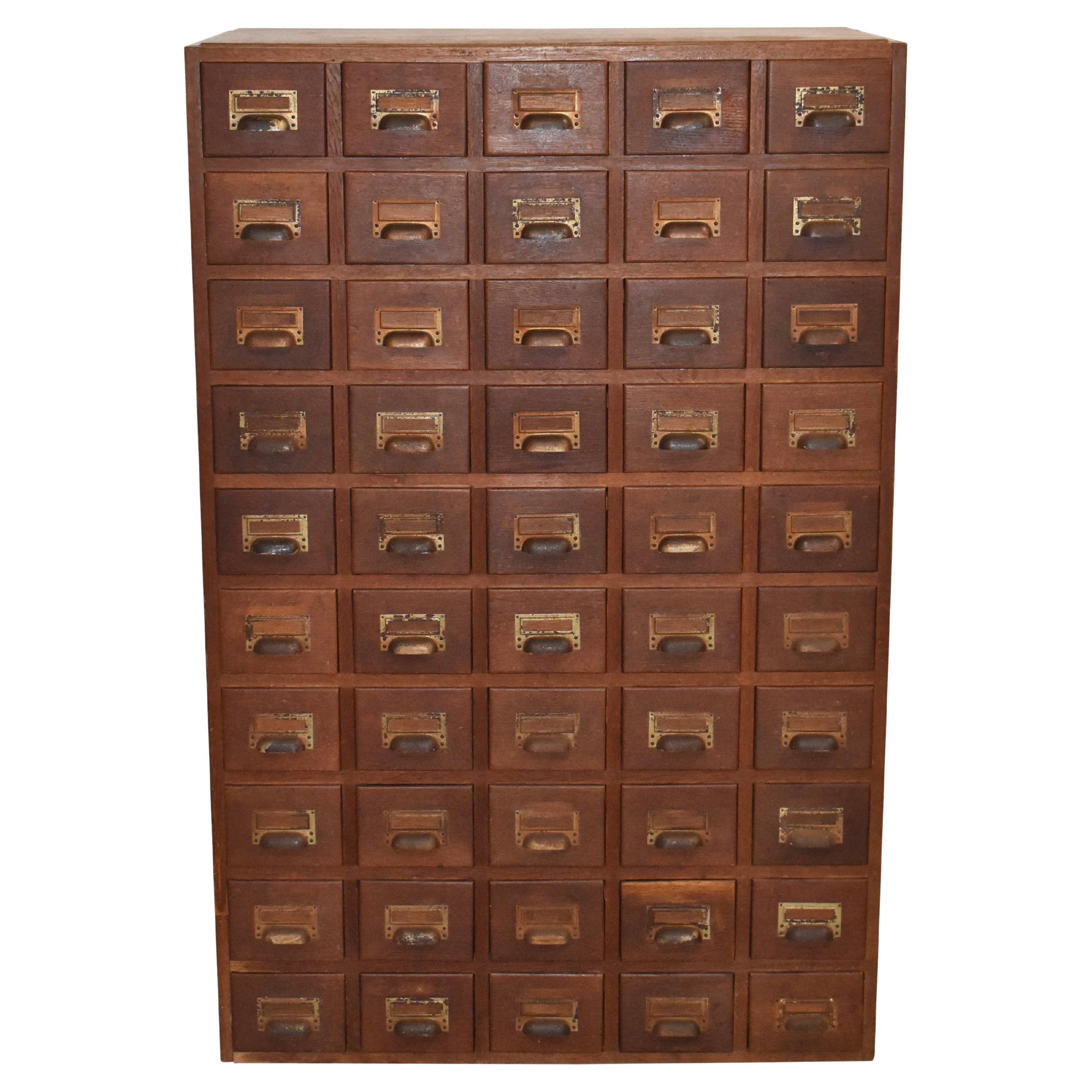 Armoire à catalogues de bibliothèque à tiroirs multiples en chêne, moderne du milieu du siècle dernier
