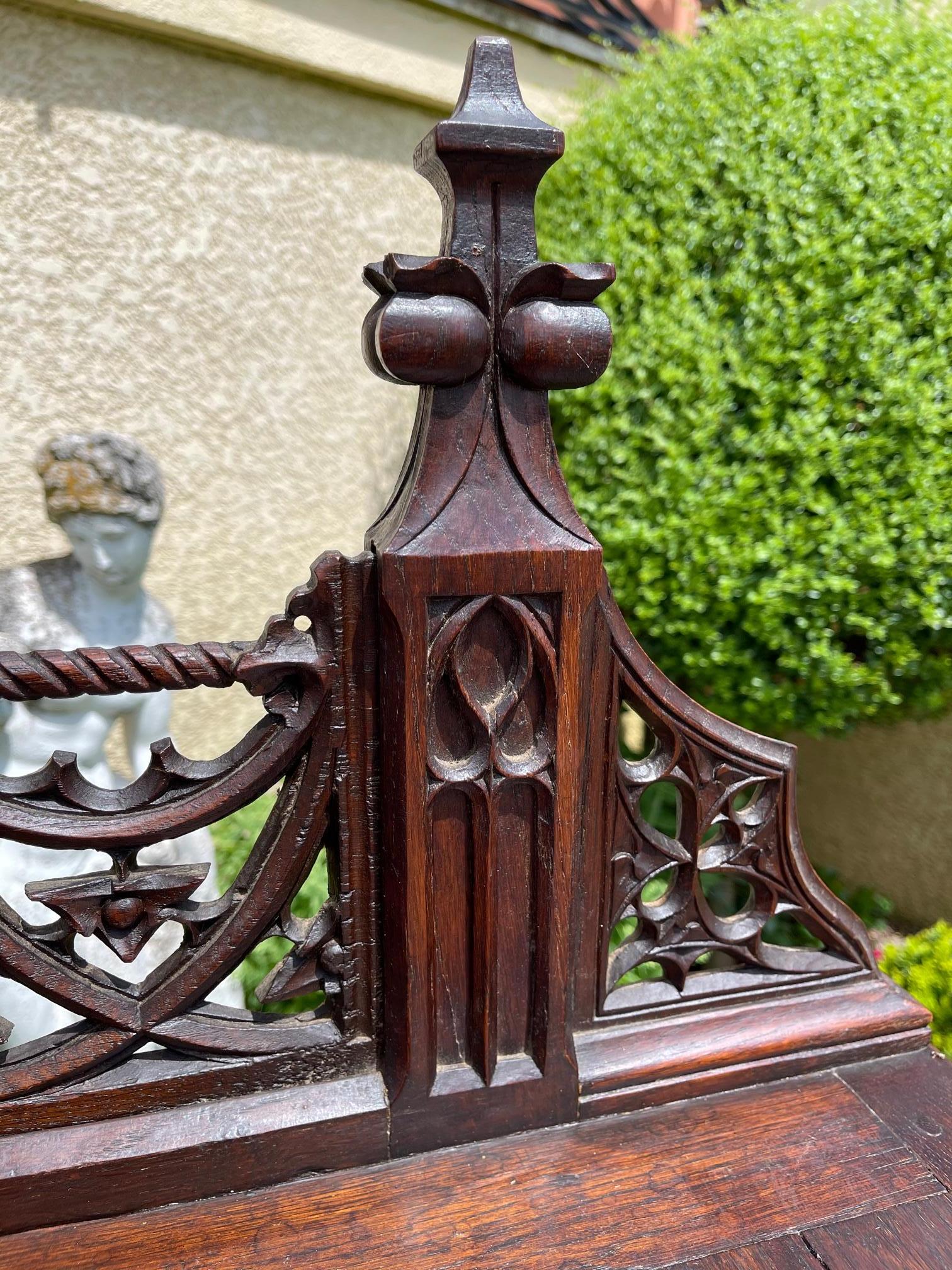 Francese Mobile / Credenza neogotica in Oak, XIX secolo