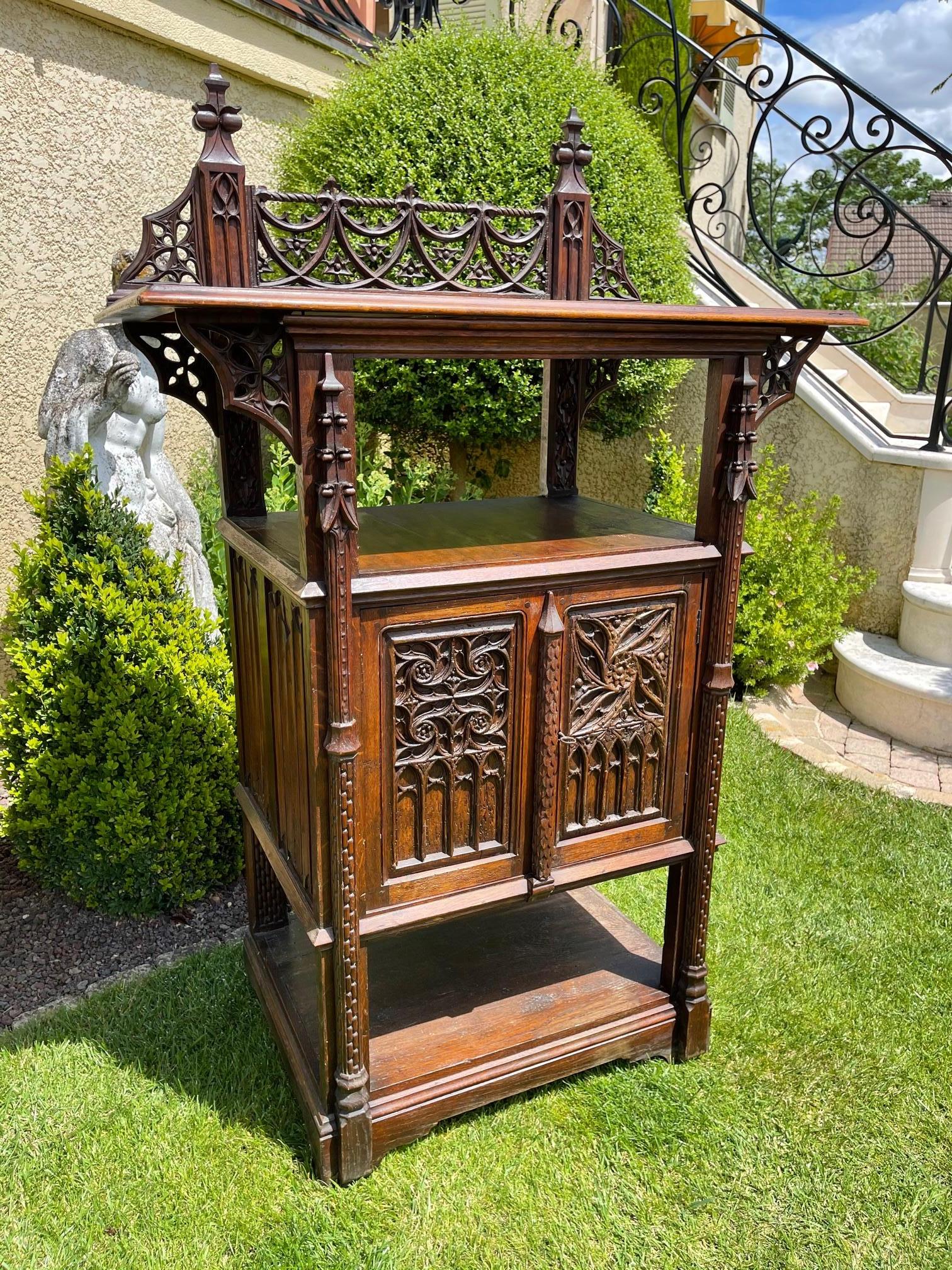 Mobile / Credenza neogotica in Oak, XIX secolo 1