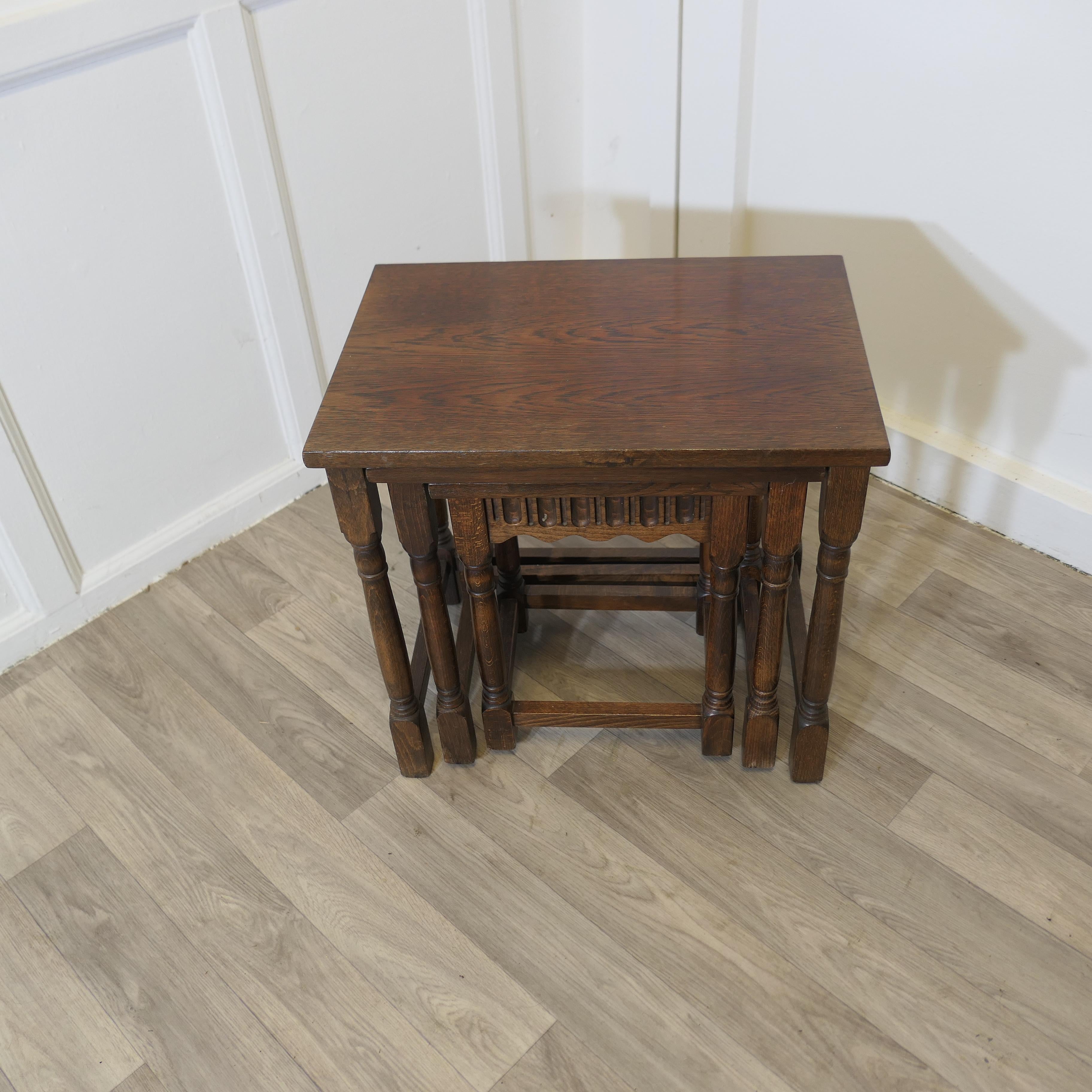 Oak Nest Of Tables  This is a Good-looking set of Country Oak tables For Sale 4