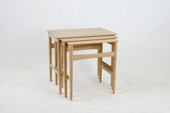 Mesas nido de roble de Hans J. Wegner para Andreas Tuck AT-40