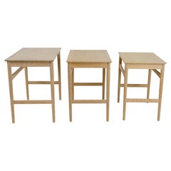 Mesas nido de roble de Hans J. Wegner para Andreas Tuck AT-40