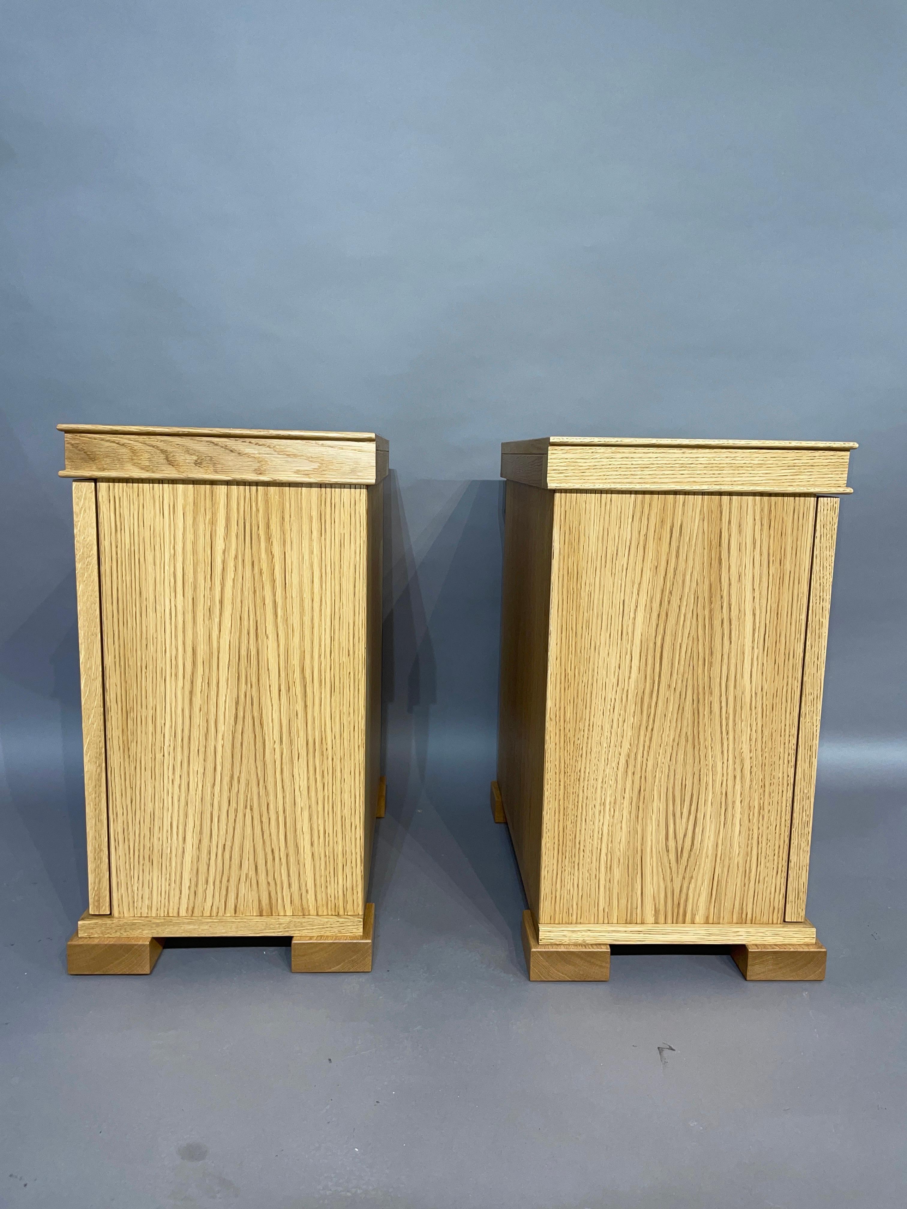 Pareja de mesillas de noche o de noche de roble en Excelente estado para la venta en London, GB