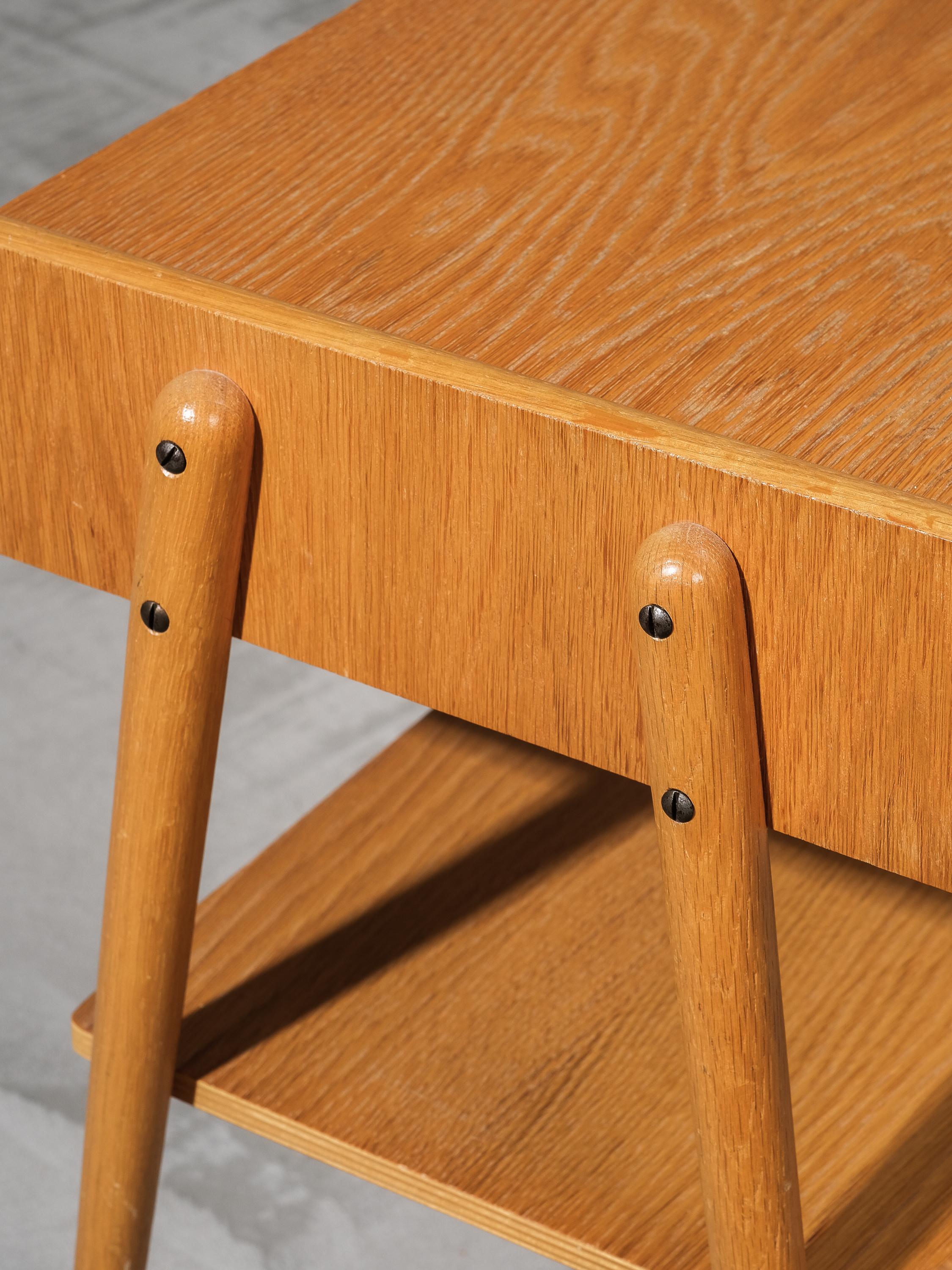 Tables de nuit en Oak de AB Carlström & Co, Suède, années 1950, Lot de 2 en vente 2
