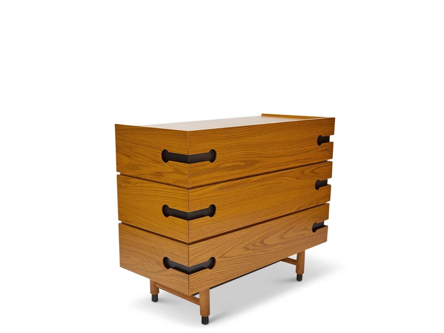 Mid-Century moderno Comò Oak Niguel di Lawson-Fenning in vendita