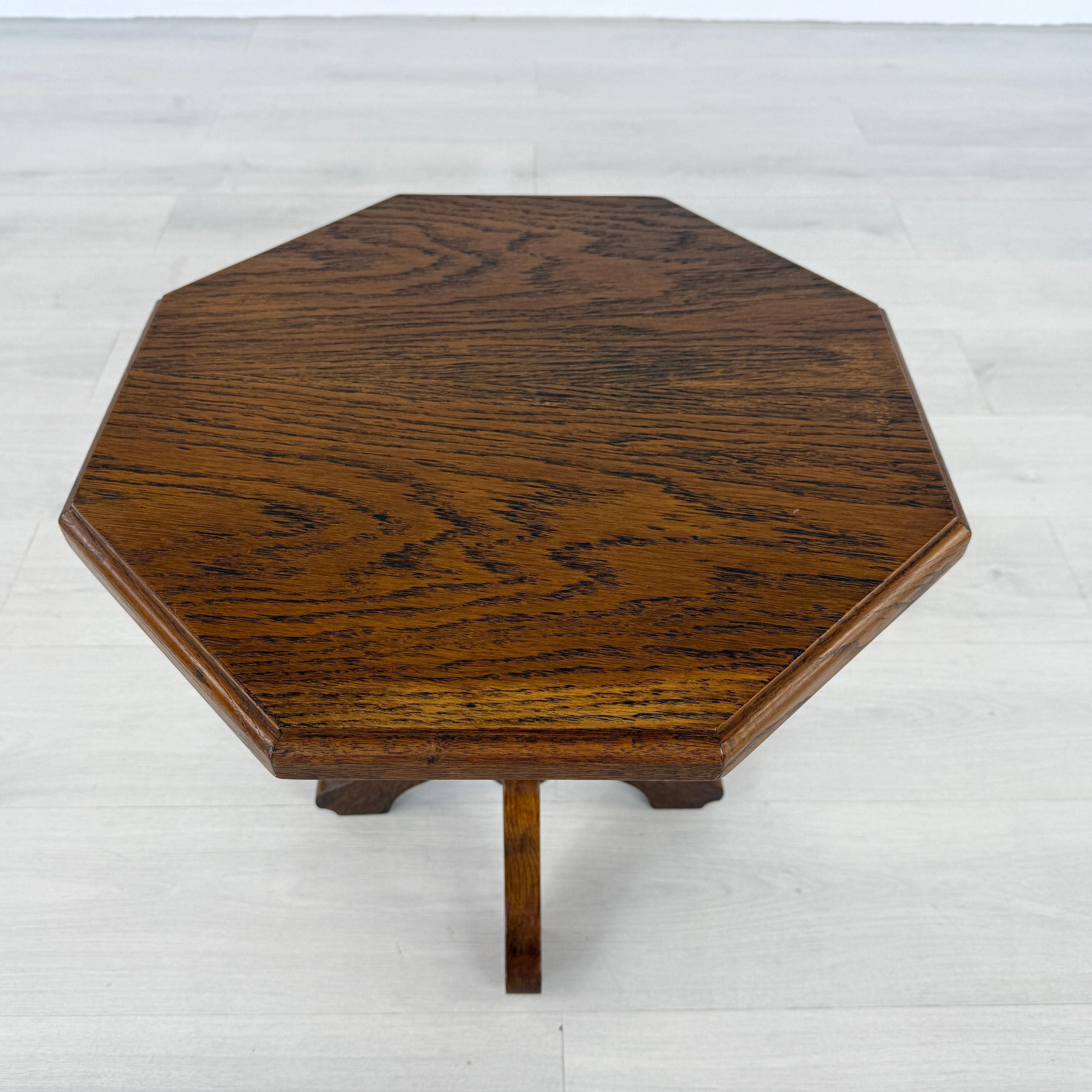 Mid-Century moderno Tavolino ottagonale Oak in vendita