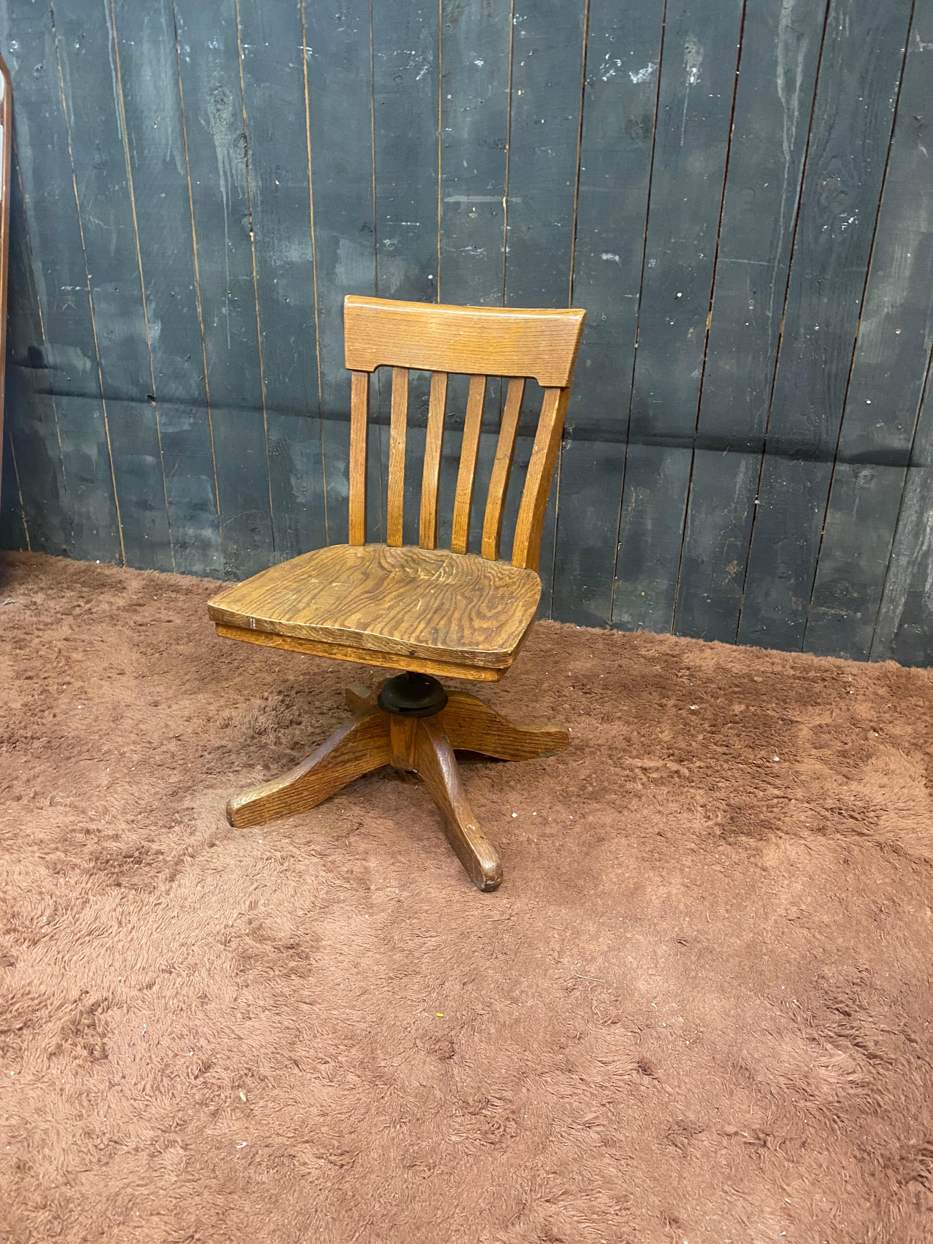 Nordamericano Sedia da ufficio in Oak, girevole e regolabile in altezza, CIRCA 1930 in vendita