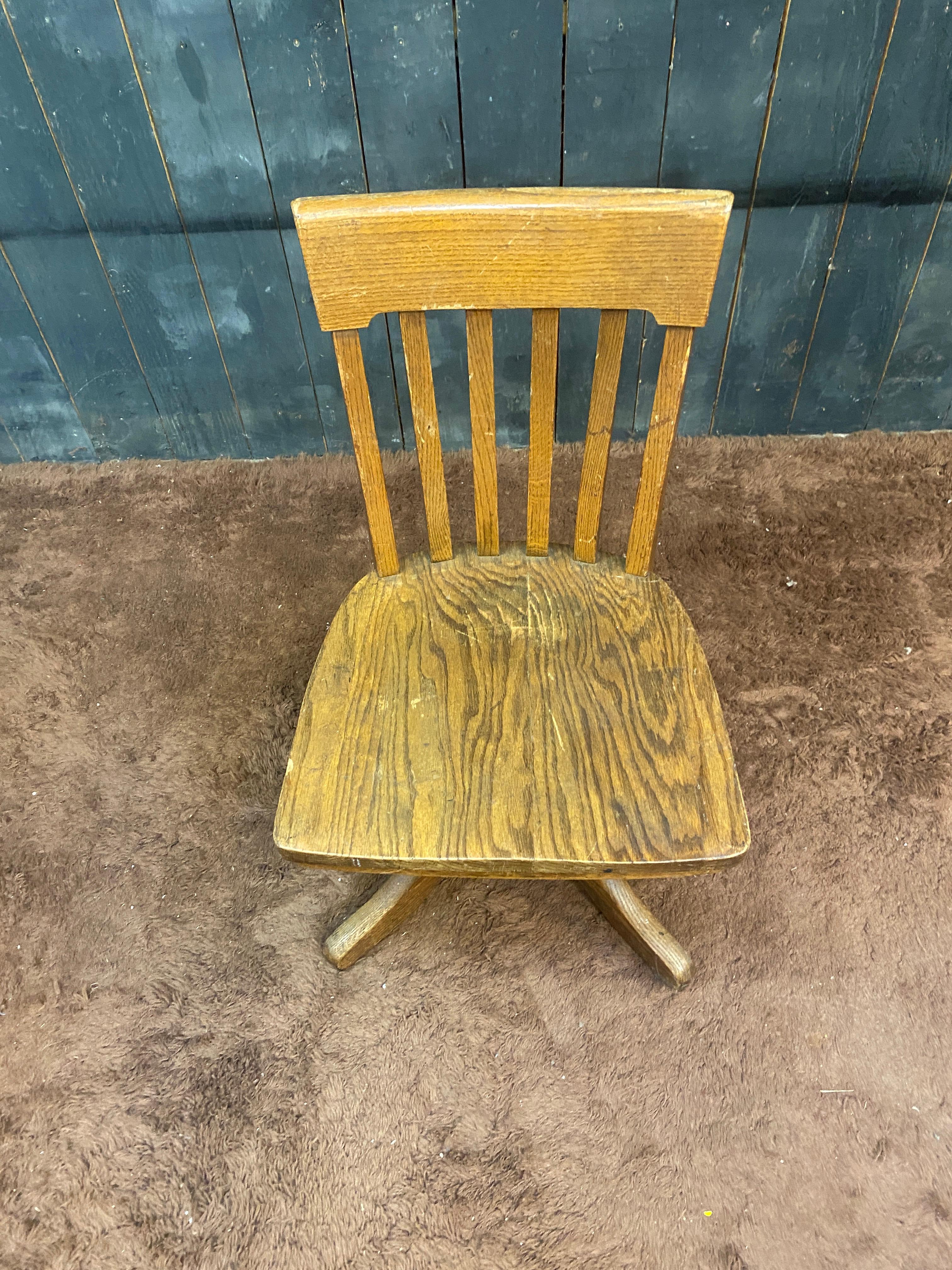 Sedia da ufficio in Oak, girevole e regolabile in altezza, CIRCA 1930 In condizioni buone in vendita a Saint-Ouen, FR