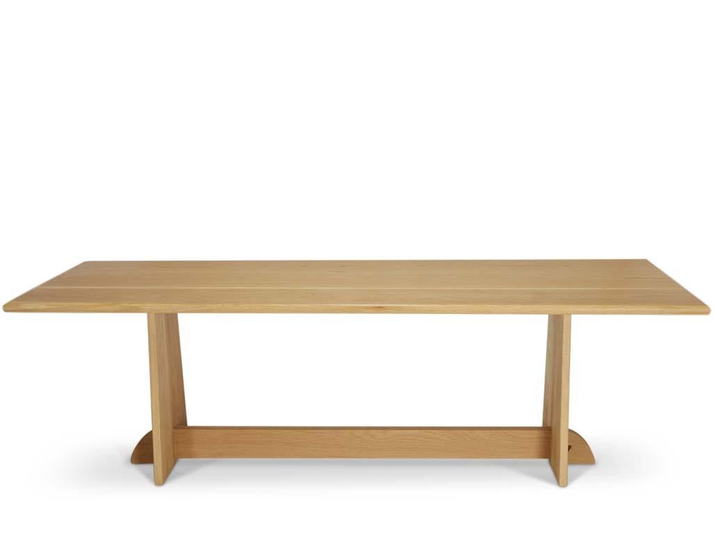 Américain Table de salle à manger Ojai en chêne par Lawson-Fenning en vente