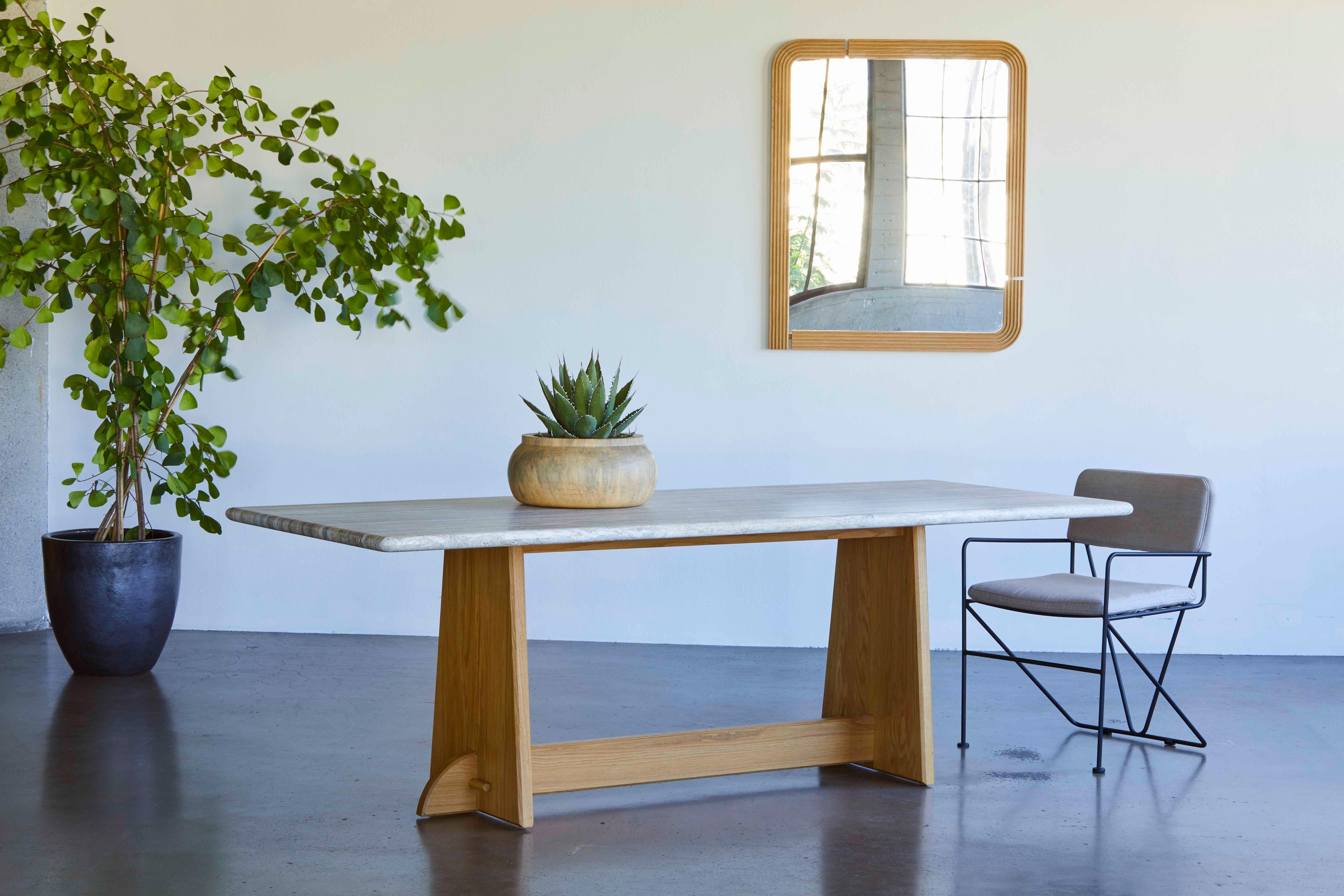 Table de salle à manger Ojai en chêne par Lawson-Fenning Neuf - En vente à Los Angeles, CA