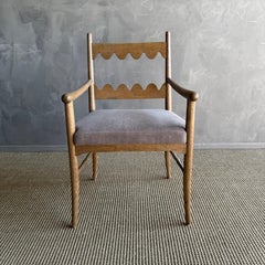 Silla acentuada o de comedor de brazos abiertos de roble con tapicería de lino belga