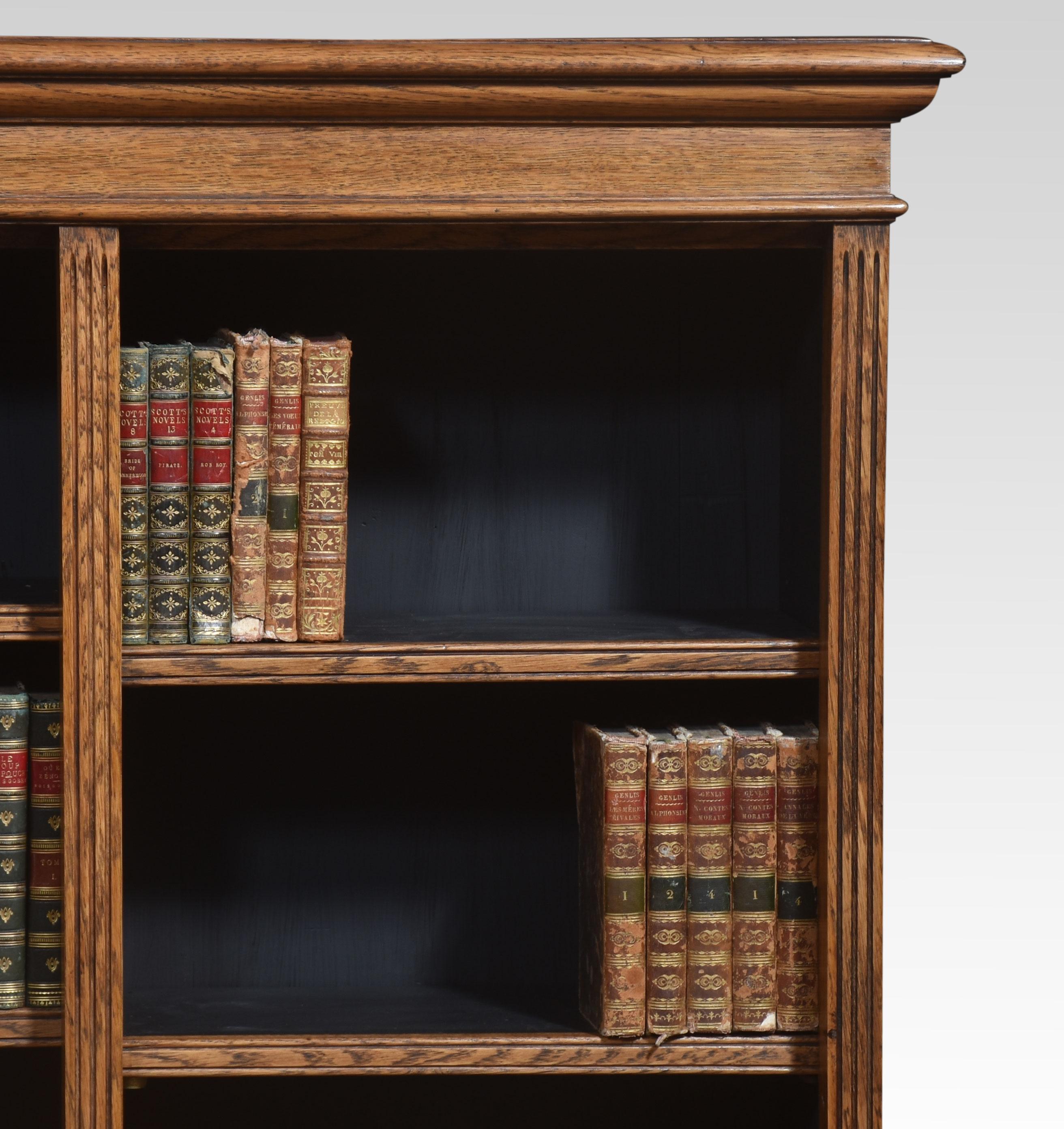 Oak open bookcase. the large rectangular top above three bays of adjustable shelves divided by reeded columns. All raised on a plinth base.
Dimensions
Height 48 Inches
Width 72.5 Inches
Depth 13 Inches