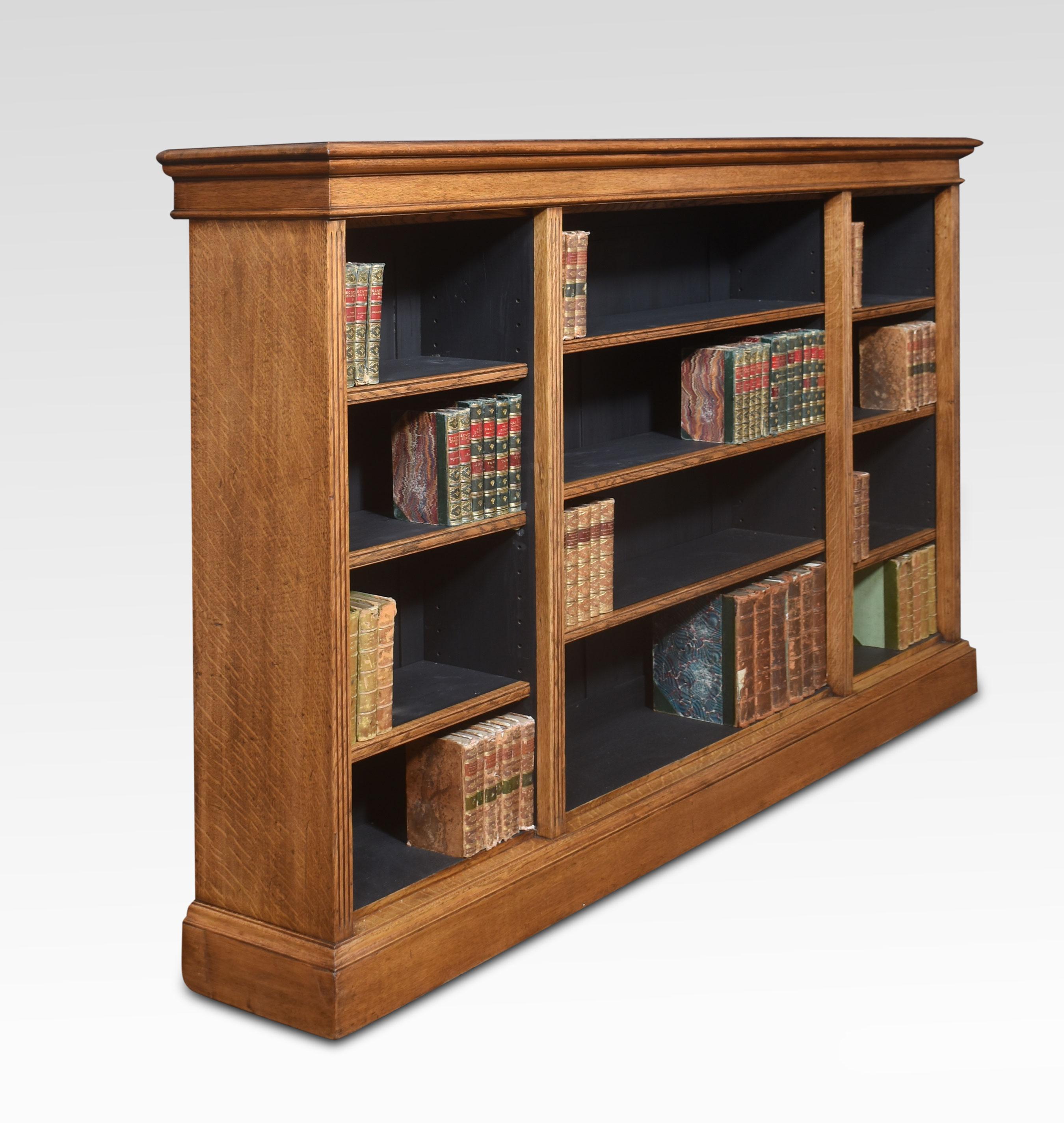 Oak open bookcase In Good Condition For Sale In Cheshire, GB