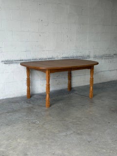 Oak Oval Non-Extendable Dining Table with Turned Oak Legs Vintage 1970s
