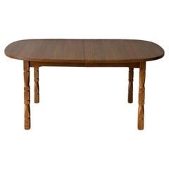 Oak Oval Non-Extendable Dining Table with Turned Oak Legs Vintage 1970s