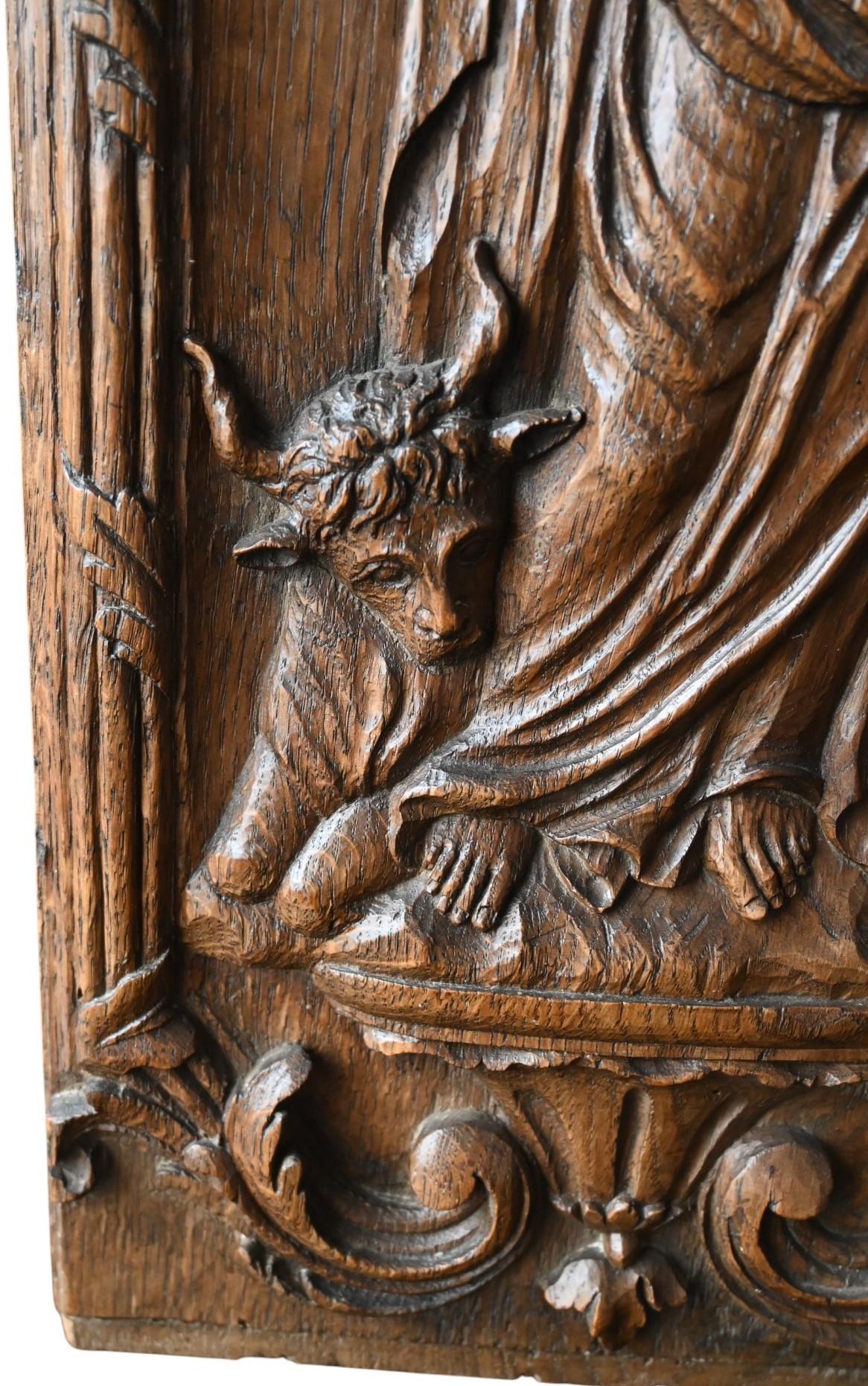 Belga Pannello di Oak intagliato ad alto rilievo raffigurante San Luca, CIRCA 1700 in vendita