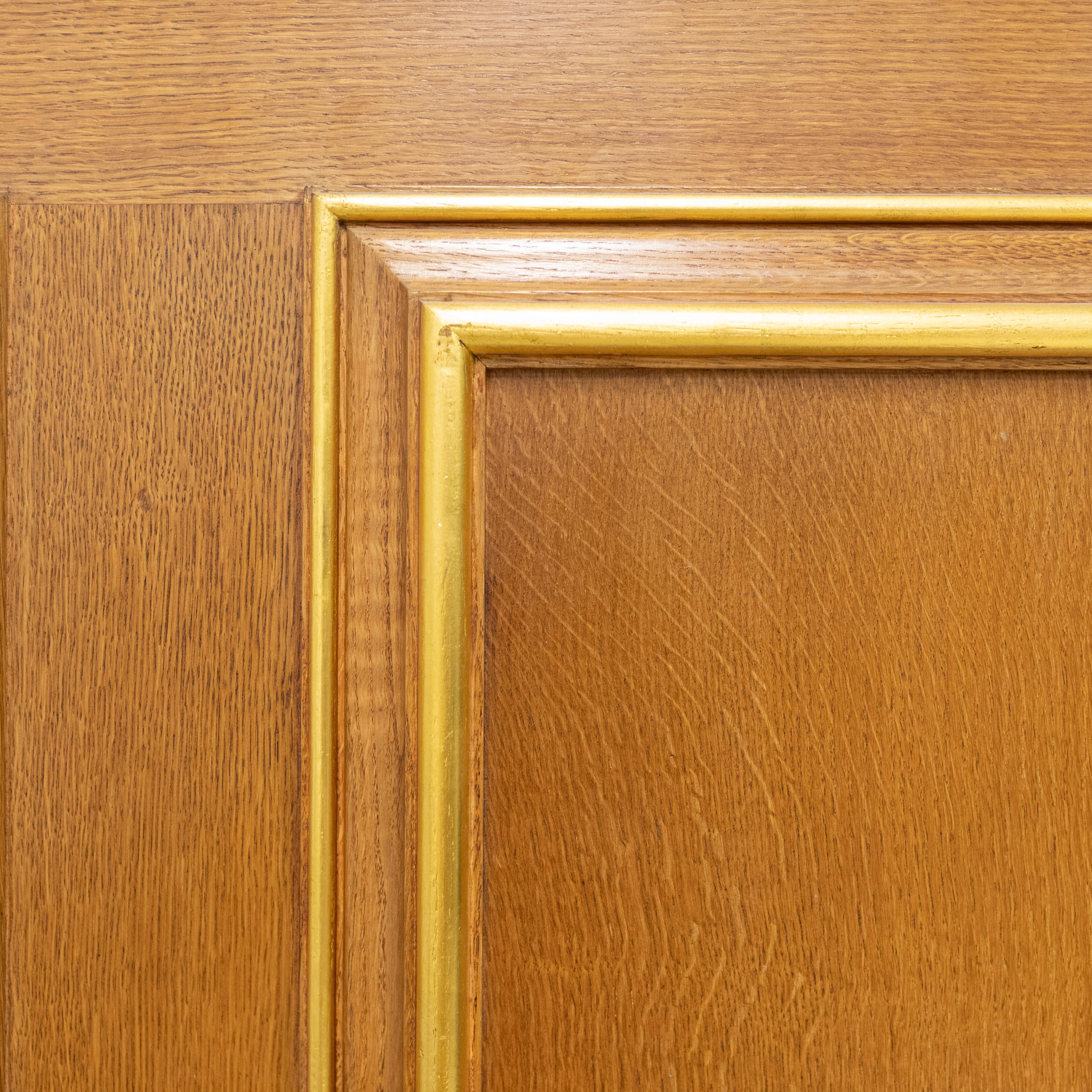 Revestimiento De Roble Con Dorado Dorado  Clothworkers' Hall Londres siglo XX en venta