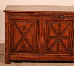 Oak Panneled Chest With Inlays - 17th Century
