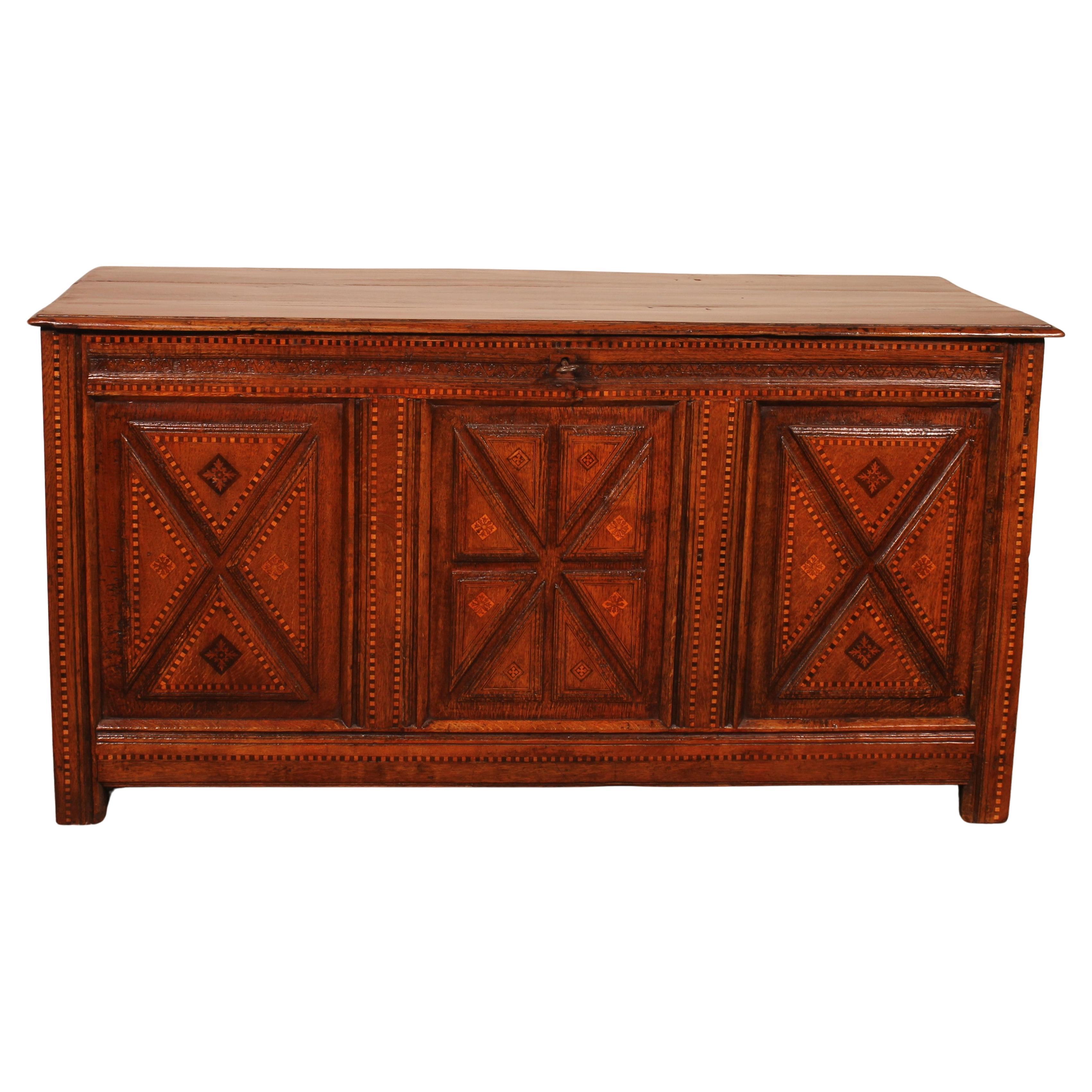 Oak Panneled Chest With Inlays - 17th Century