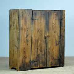Oak pantry cabinet, circa 1820
