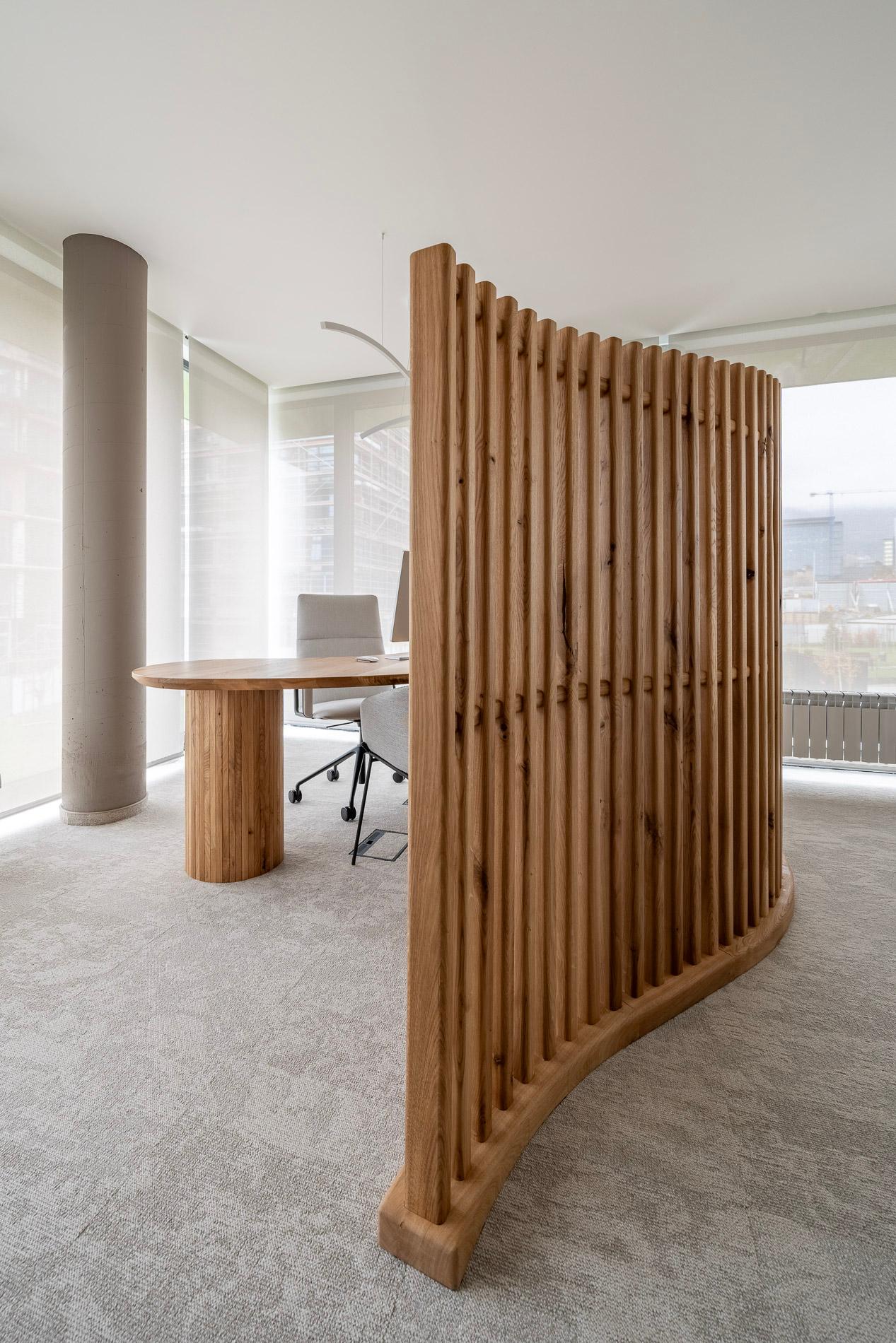 Oak Partition One of a Kind Decorative Wall by KV Design In New Condition For Sale In Geneve, CH