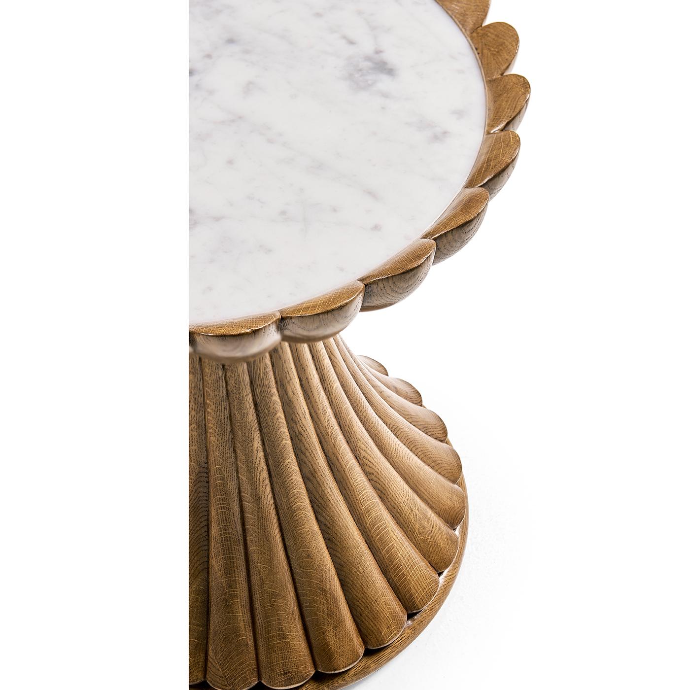 XXIe siècle et contemporain Table d'appoint à piédestal en Oak en vente