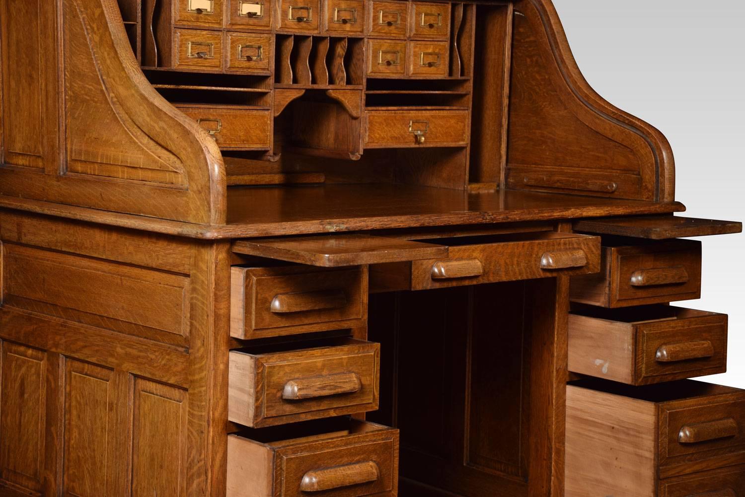 Oak Pedestal Roll Top Desk In Excellent Condition In Cheshire, GB