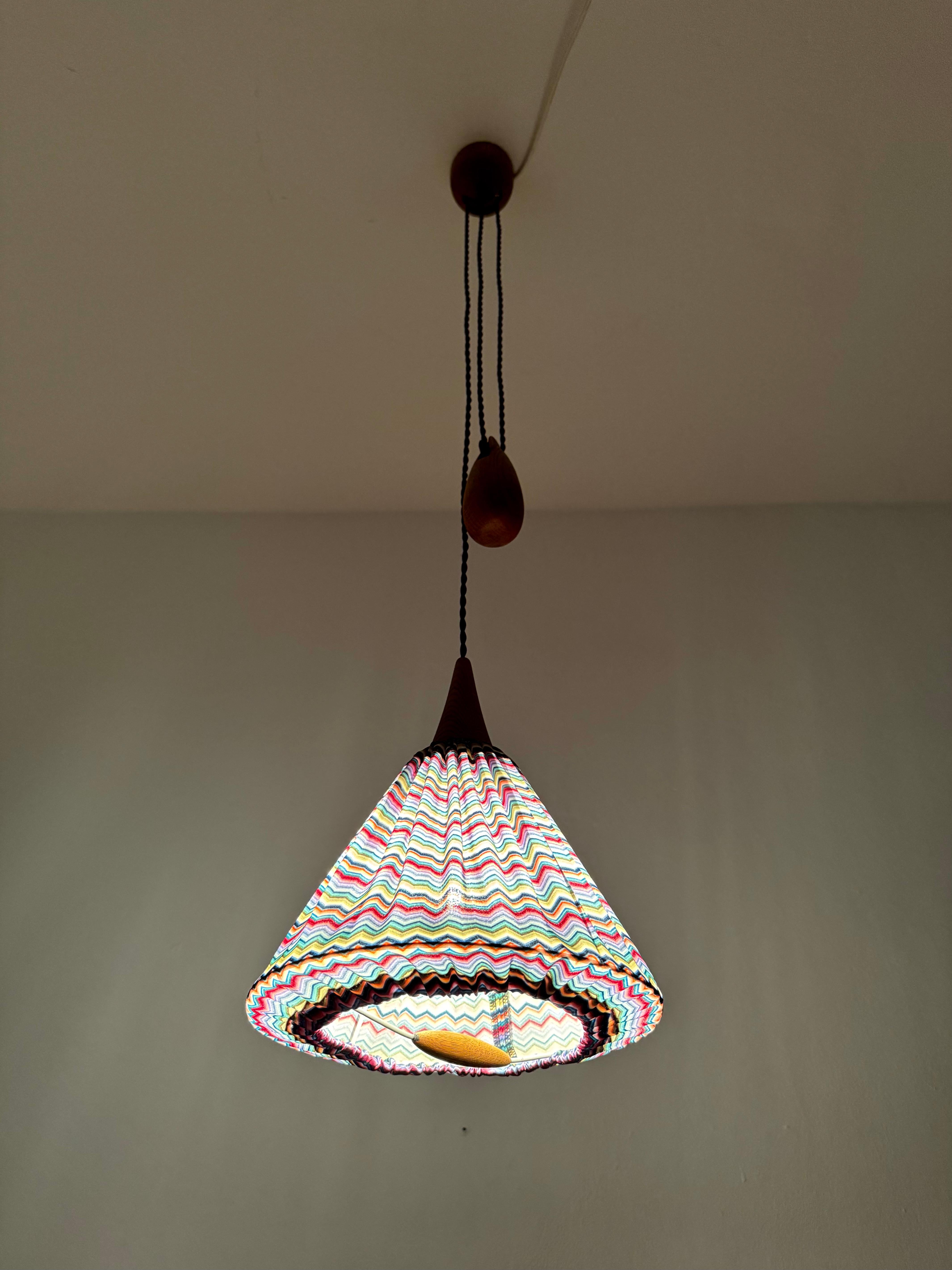 Lampada a sospensione in Oak con contrappeso di Uno & Östen Kristiansson in vendita 5