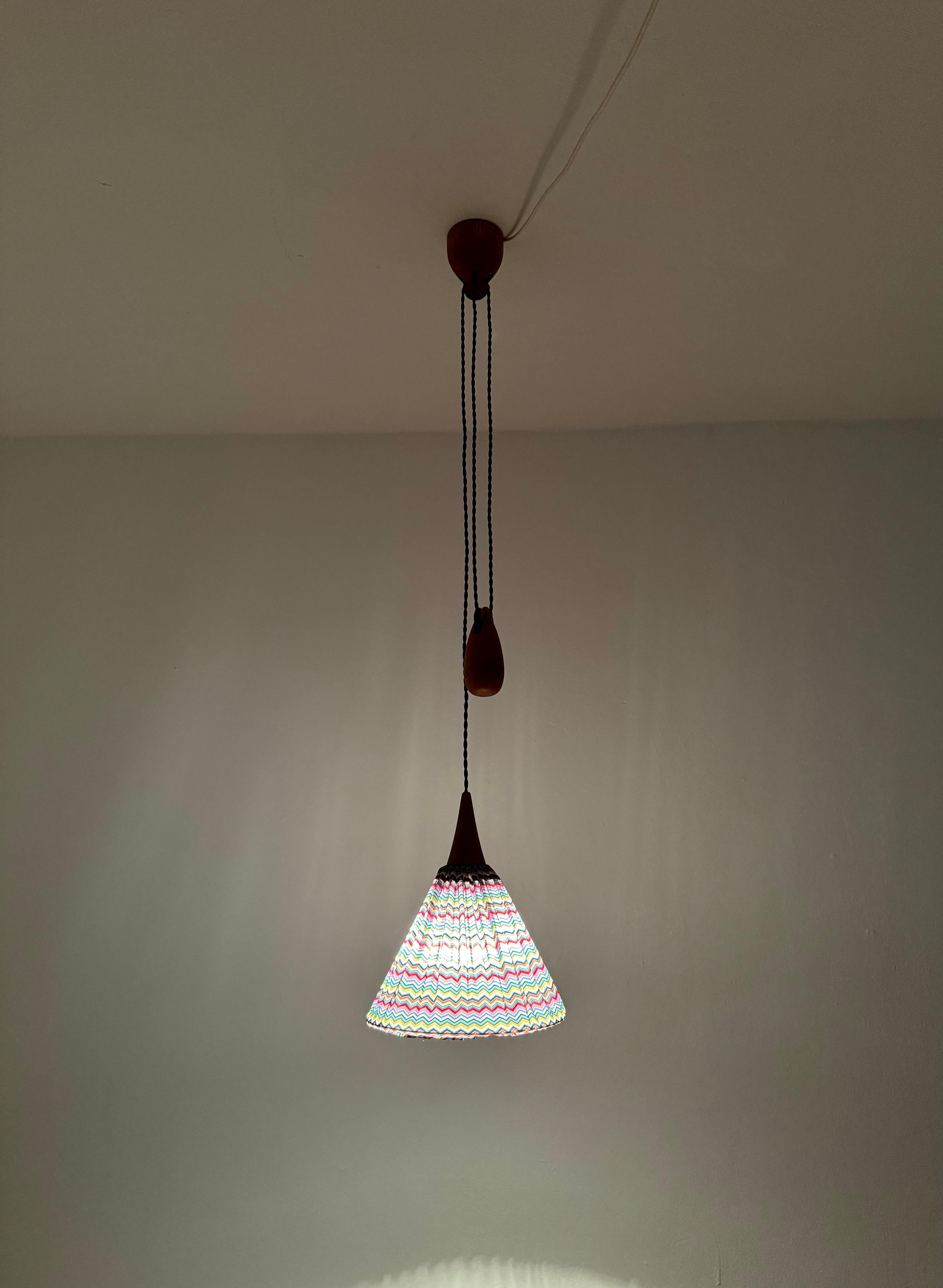 Lampada a sospensione in Oak con contrappeso di Uno & Östen Kristiansson in vendita 6