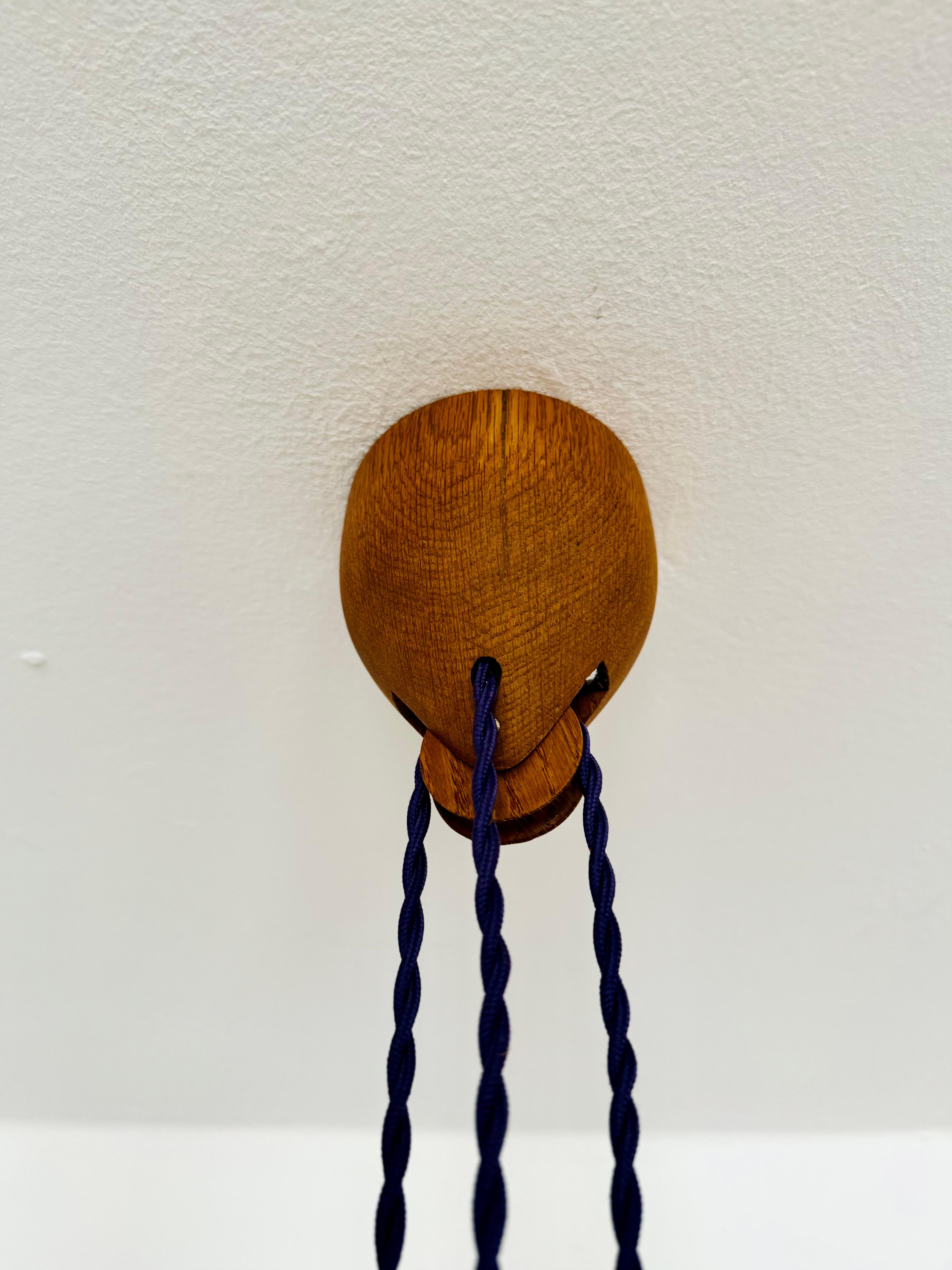Lampada a sospensione in Oak con contrappeso di Uno & Östen Kristiansson in vendita 1