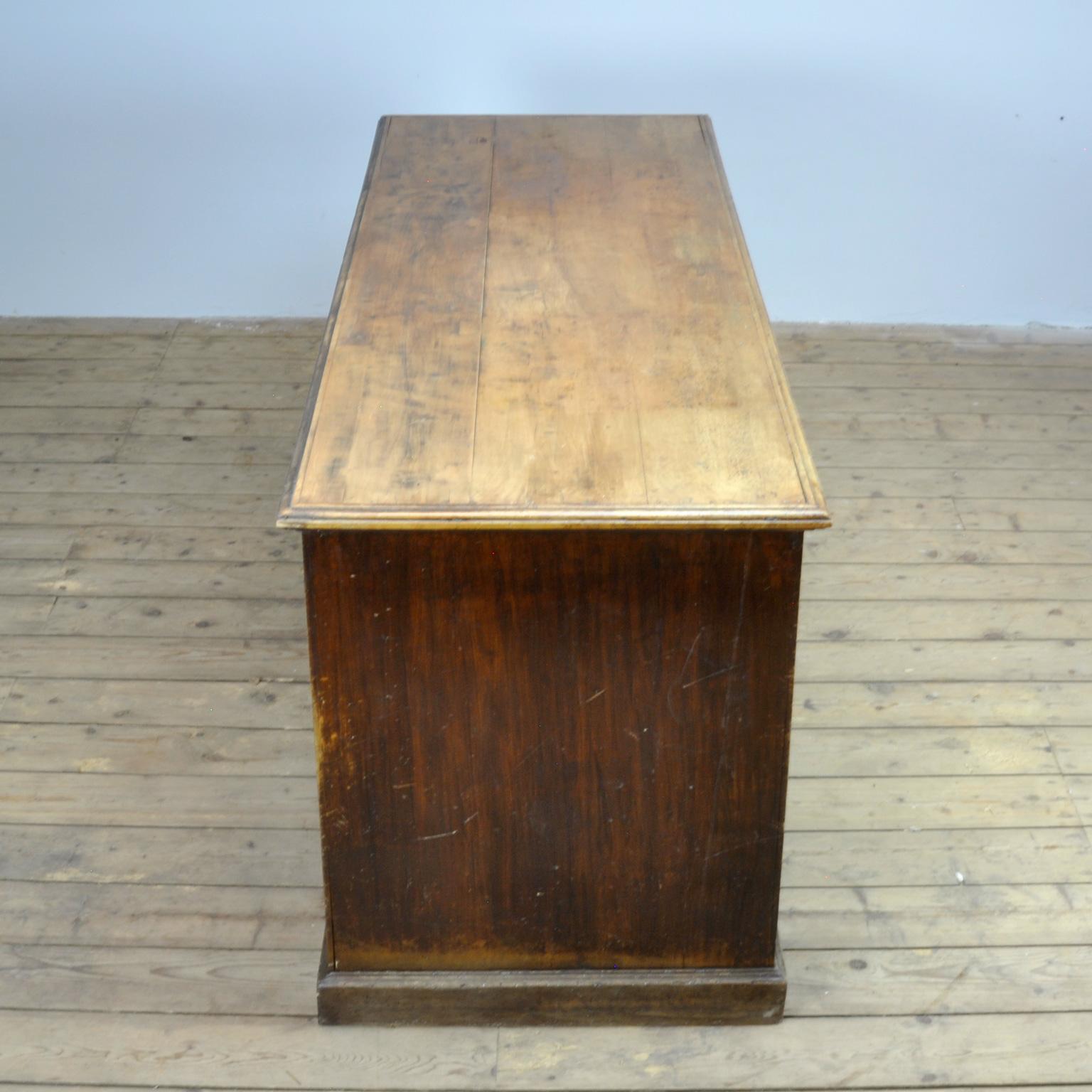 Oak Pharmacist Counter, 1930s In Good Condition In Amsterdam, Noord Holland