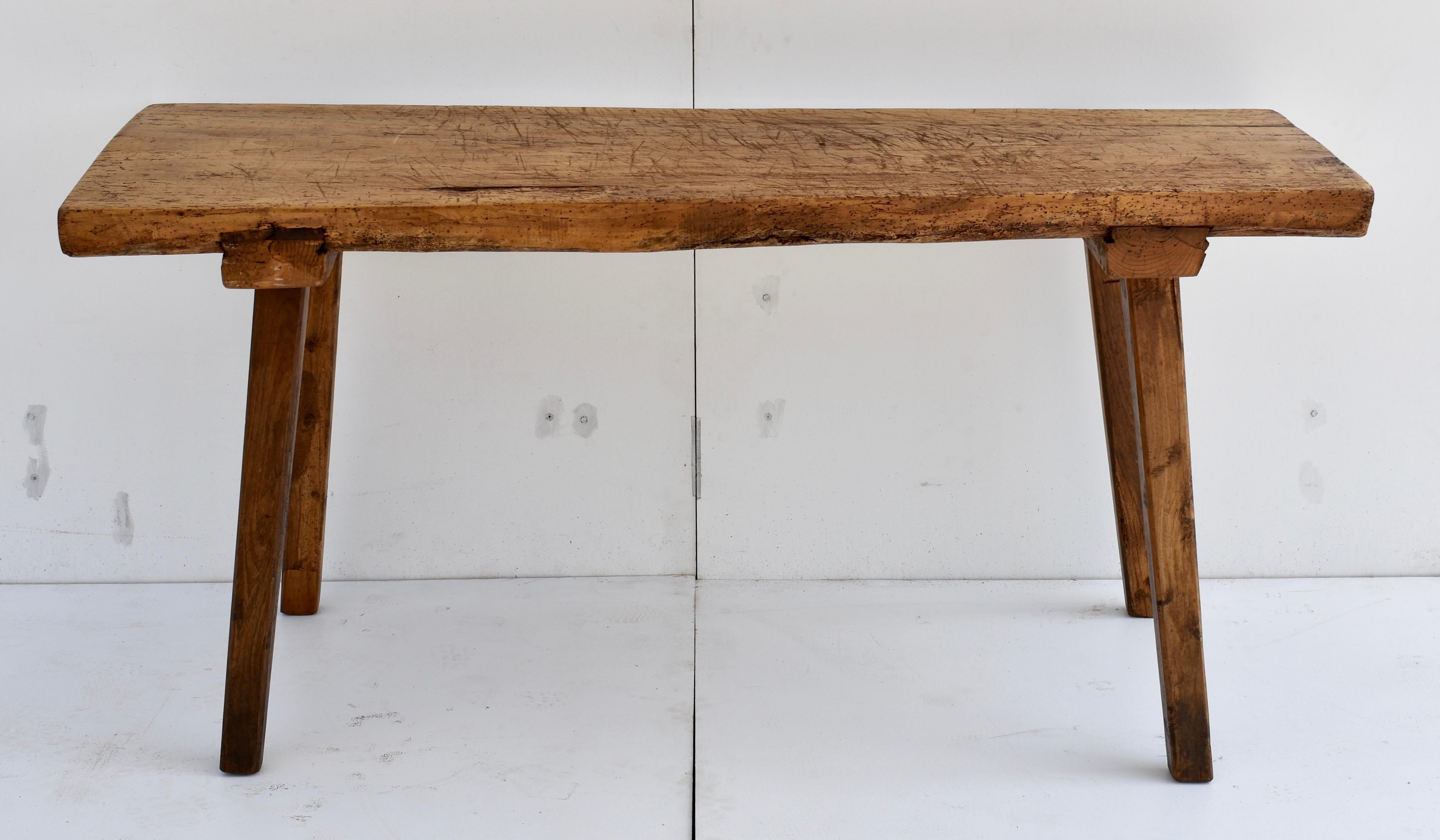 This beautiful oak pig bench has a 2.5”thick single board top nearly two feet wide and over five feet long. The heavy square legs, with a chamfer lower down, are mortised into oak cleats, which are dovetailed into the underside of the top.
The