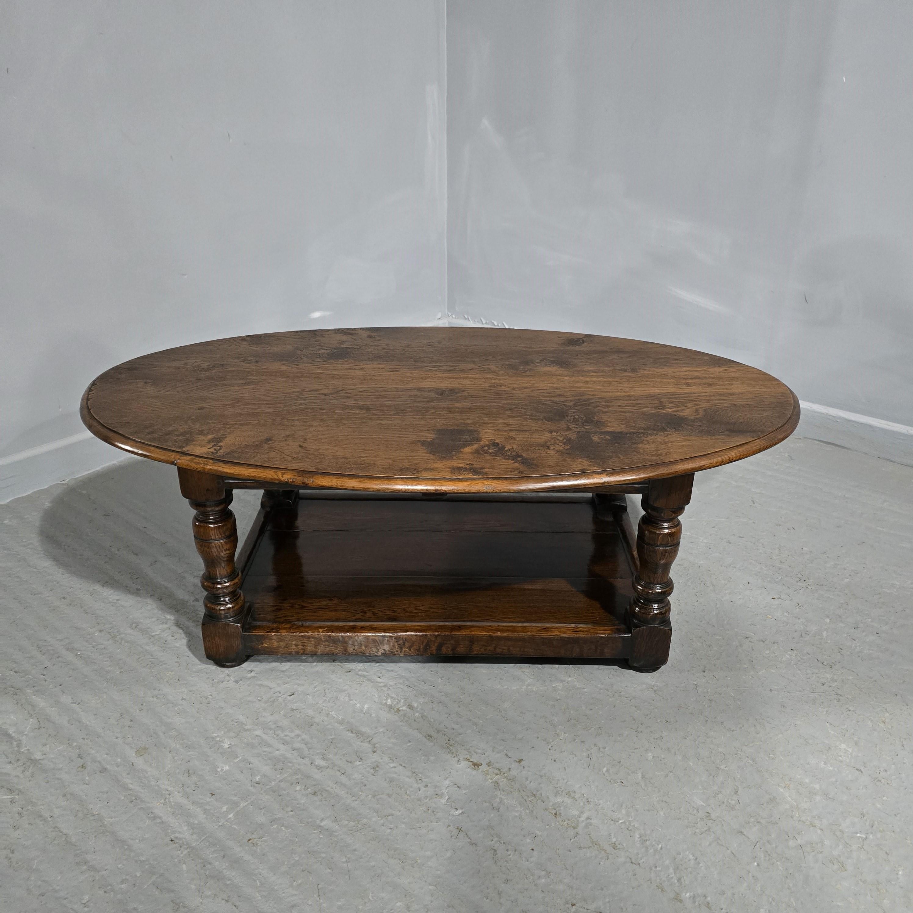 Ottimo tavolino ovale in legno di rovere con sottopiano in tavole, unito a pioli in tutto il suo insieme, nel complesso in ottime condizioni.

Altezza 17
Lunghezza 4 piedi
Larghezza 30

Sei invitato a visionare questo articolo presso il nostro