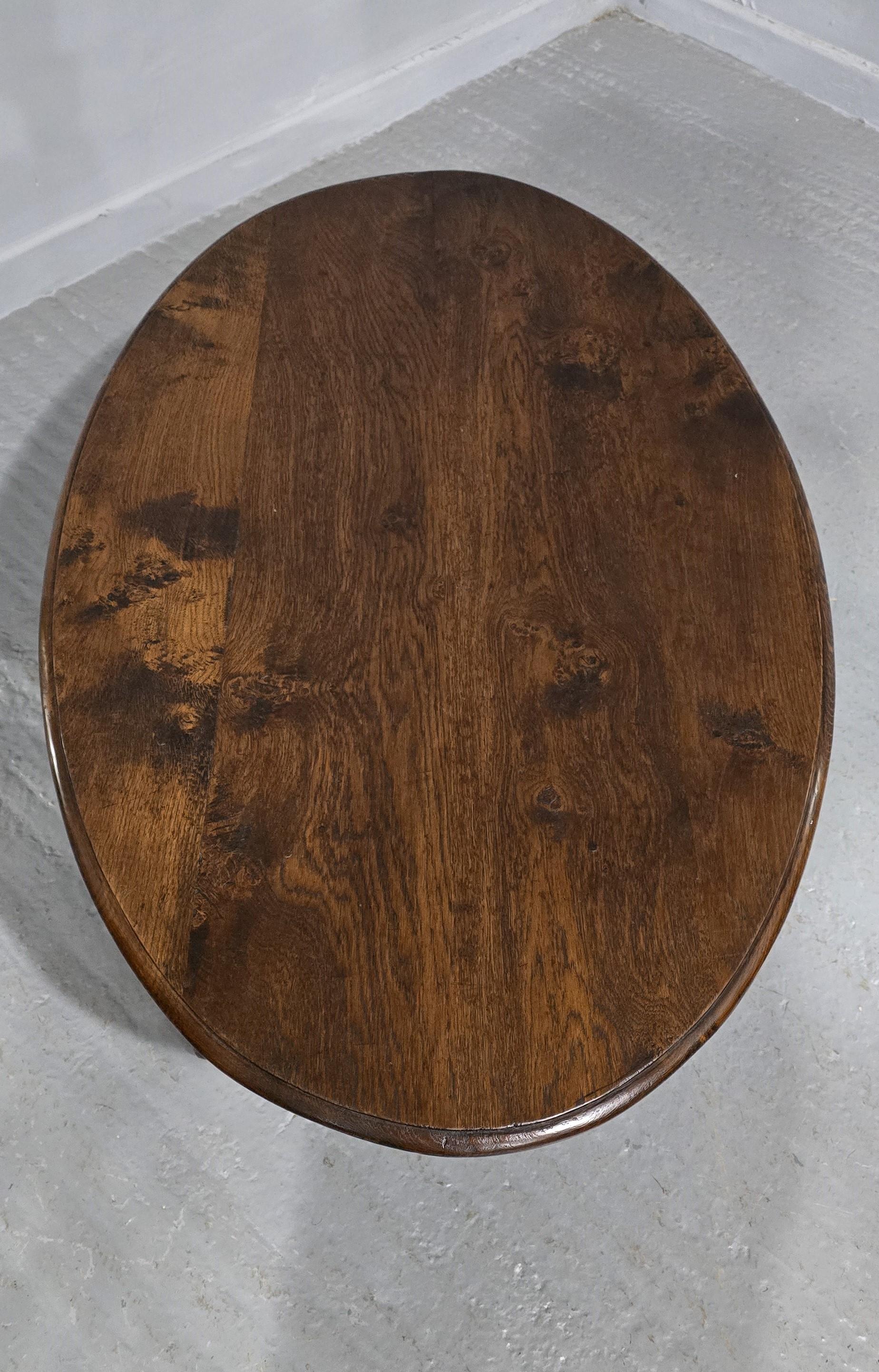 XX secolo Tavolino da caffè in legno di Oak in vendita