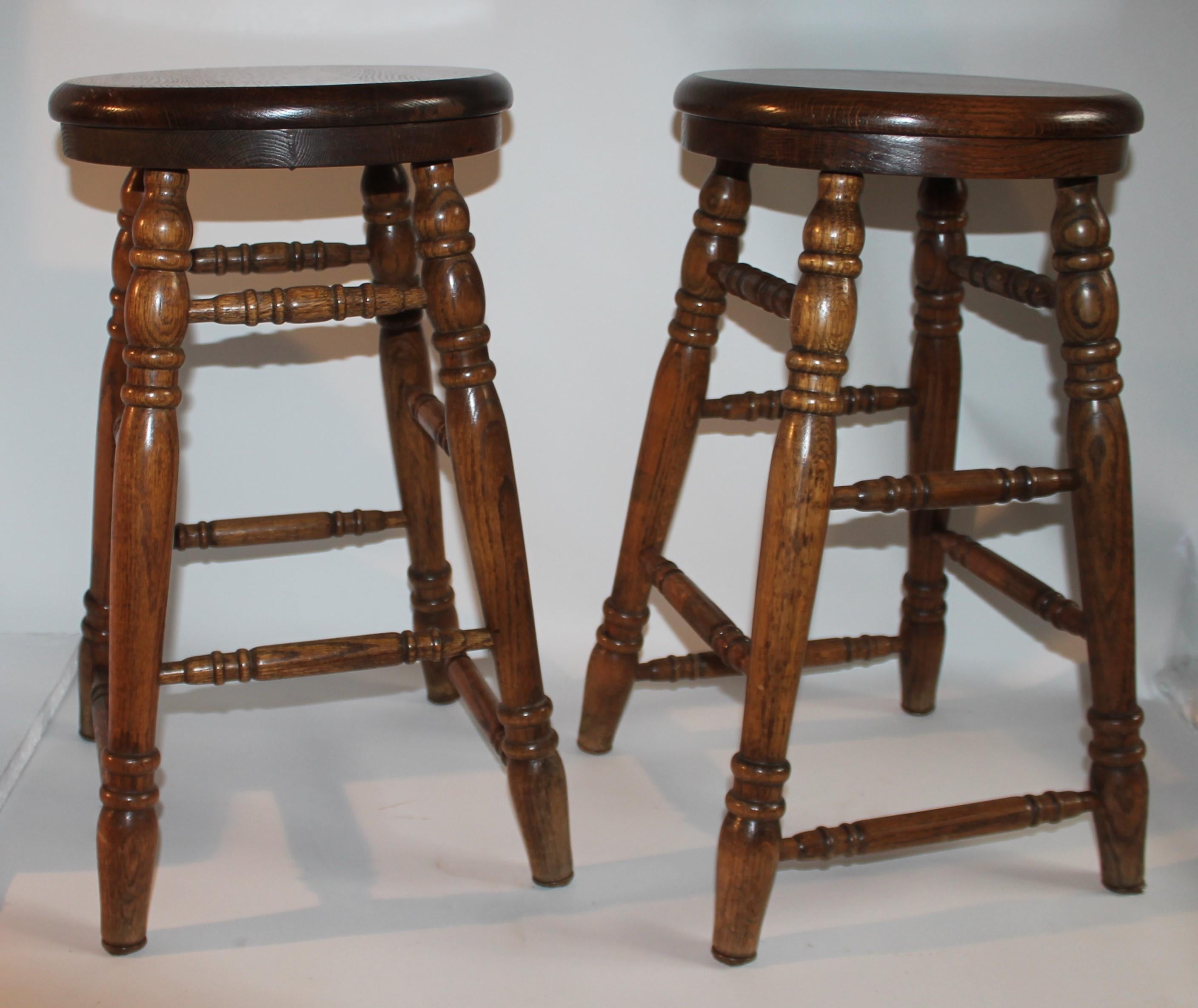 Pair of oak plank seat bar stools from the mid century. These stools are very strong & sturdy. They are very comfortable and in fine condition.
Seat diameter measures 13.25 inches.