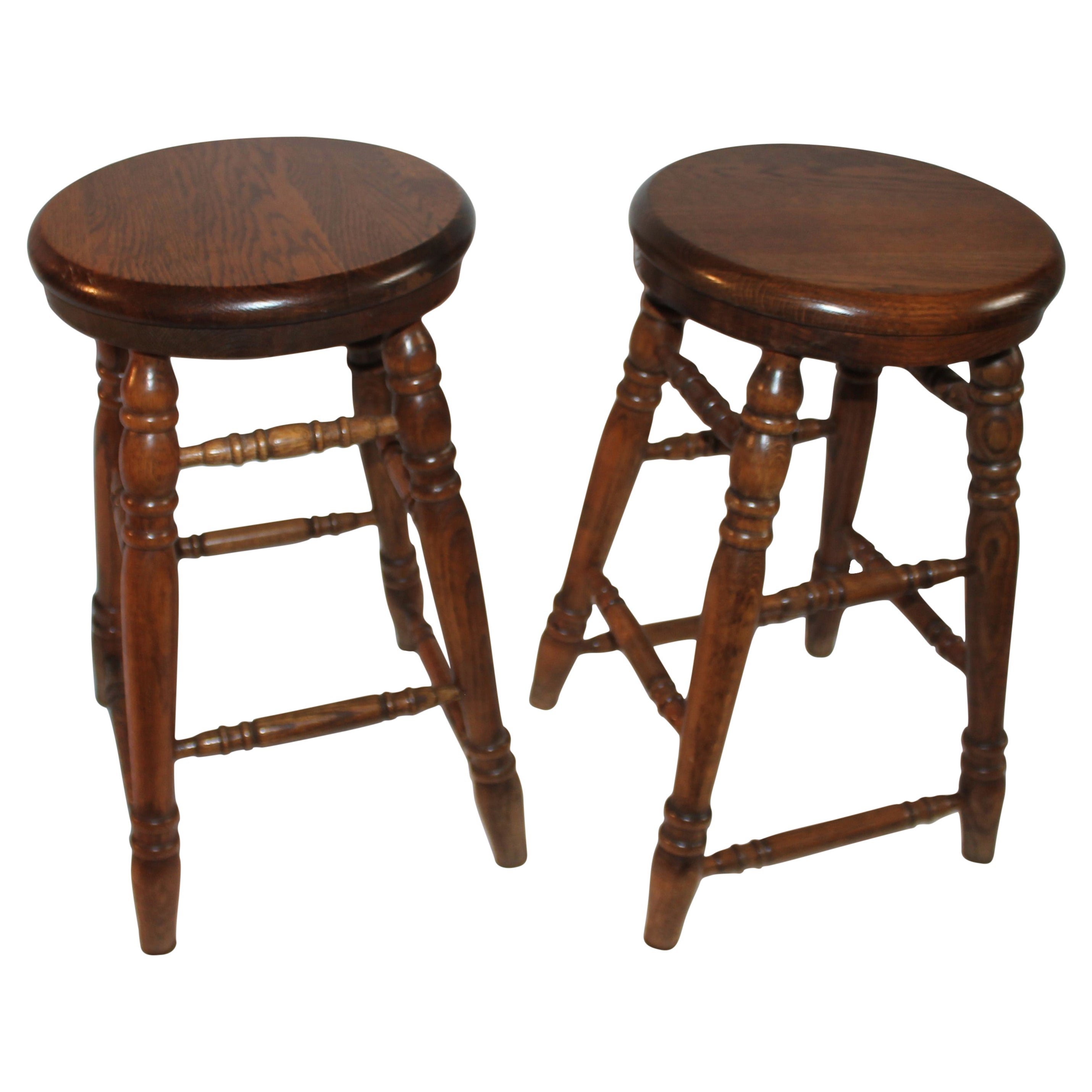 Paire de tabourets de bar à assise en chêne et planches de bois
