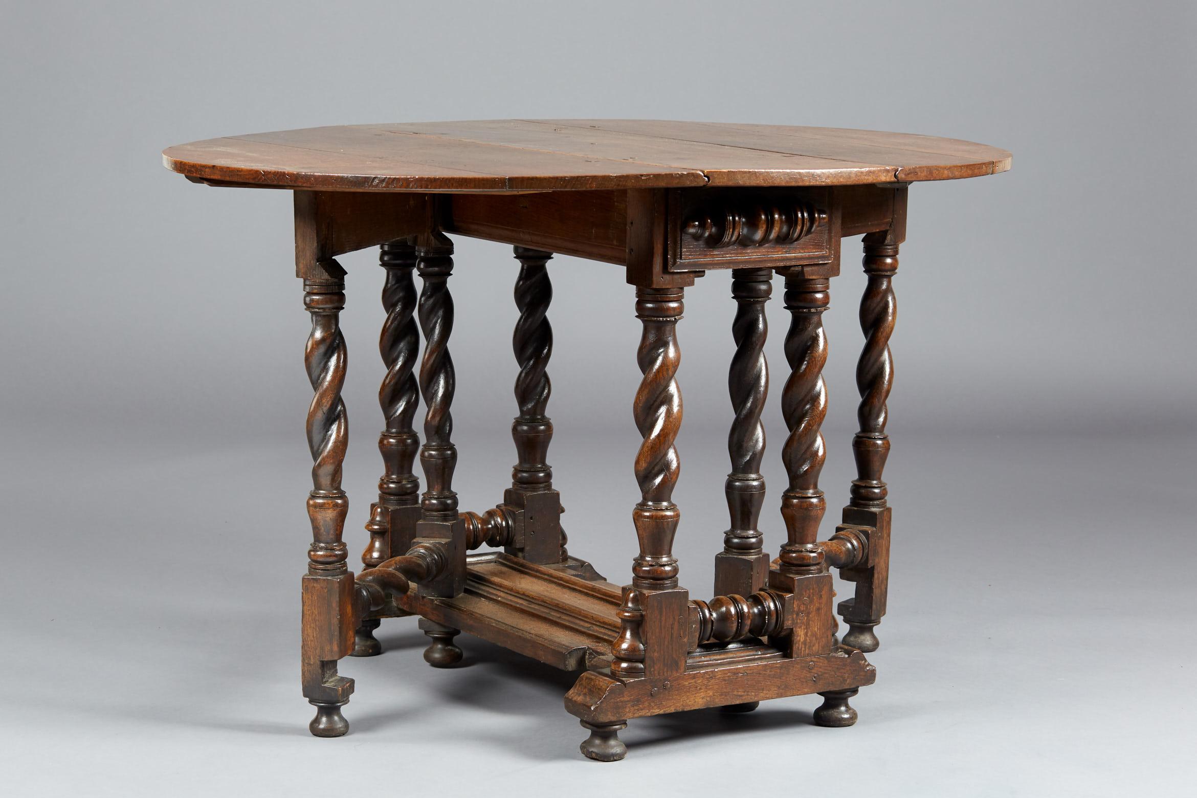 Oak Platform Base Gate Leg Dining Table, Charles II / William & Mary, circa 1680 For Sale 4