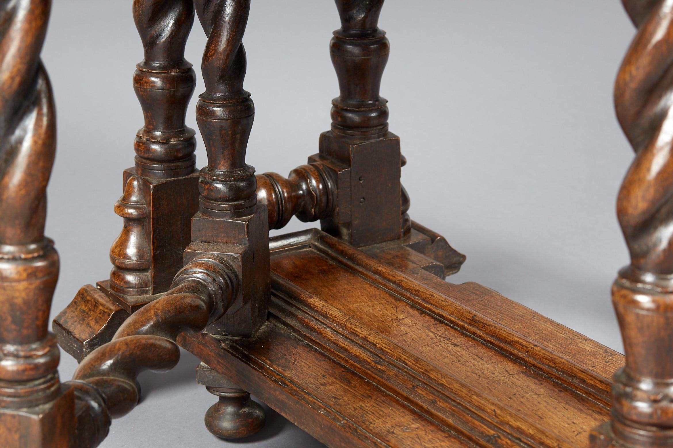 Oak Platform Base Gate Leg Dining Table, Charles II / William & Mary, circa 1680 In Good Condition For Sale In Matlock, Derbyshire