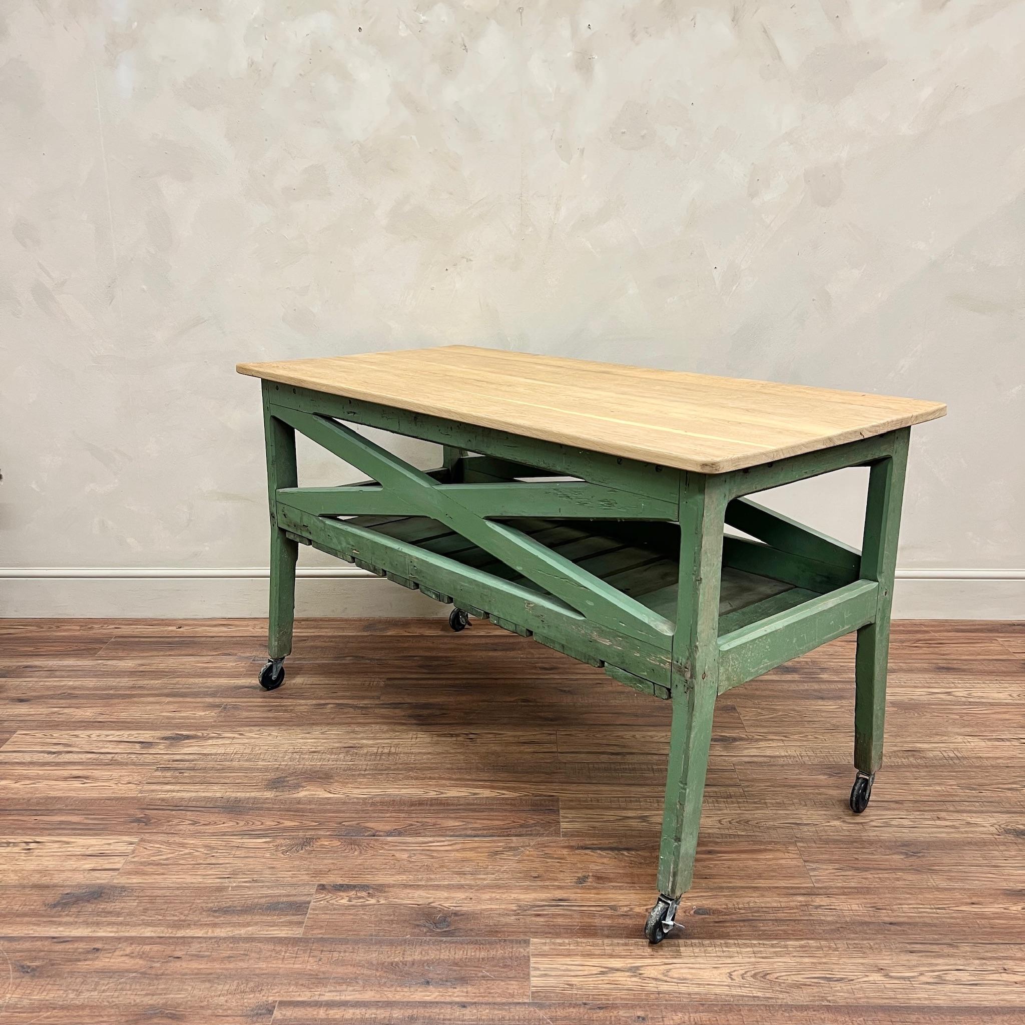 Tavolo da cucina Oak Prep Table Isola Verde In condizioni buone in vendita a Southampton, GB