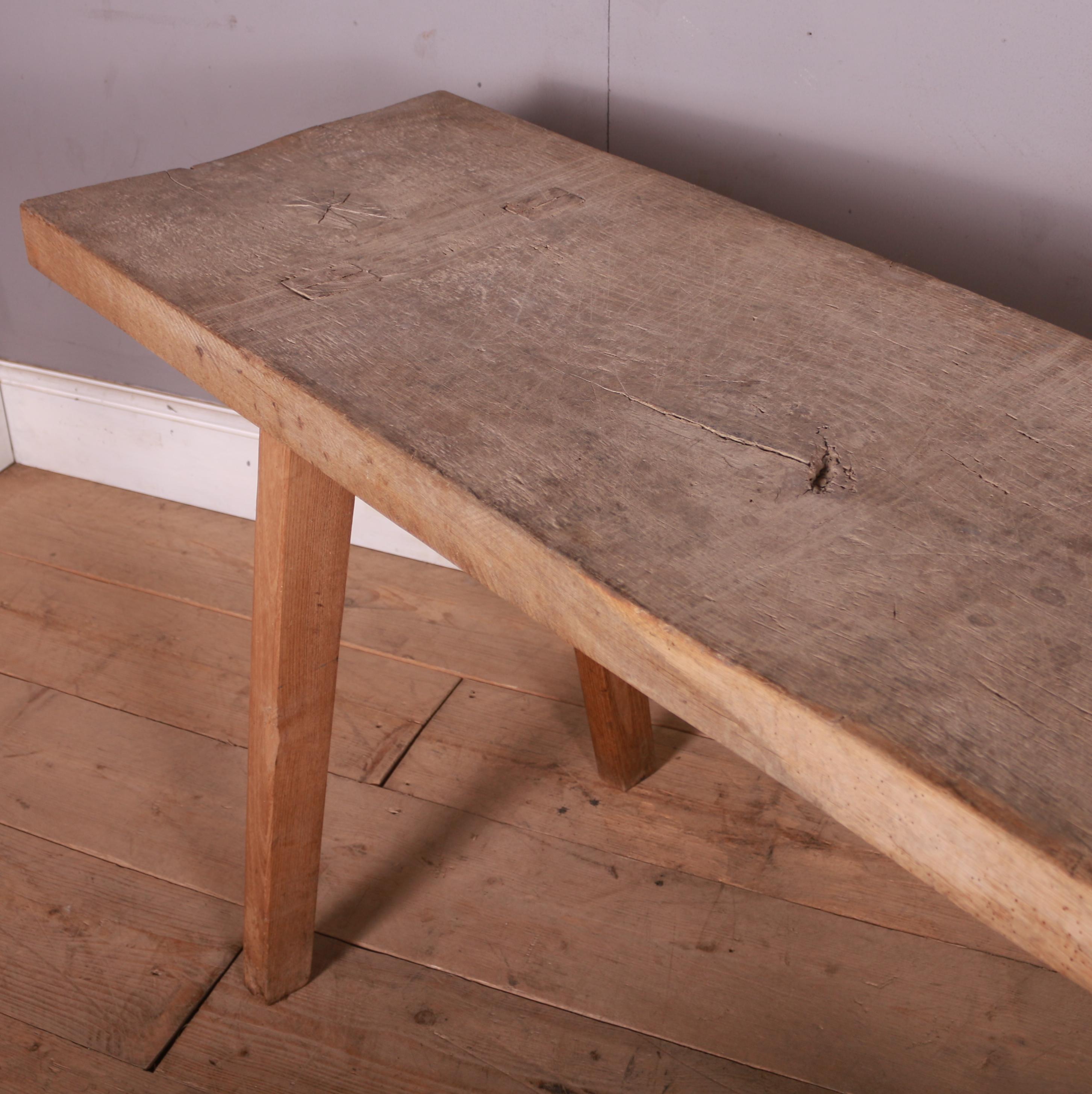 Oak Primitive Side Table In Good Condition For Sale In Leamington Spa, Warwickshire