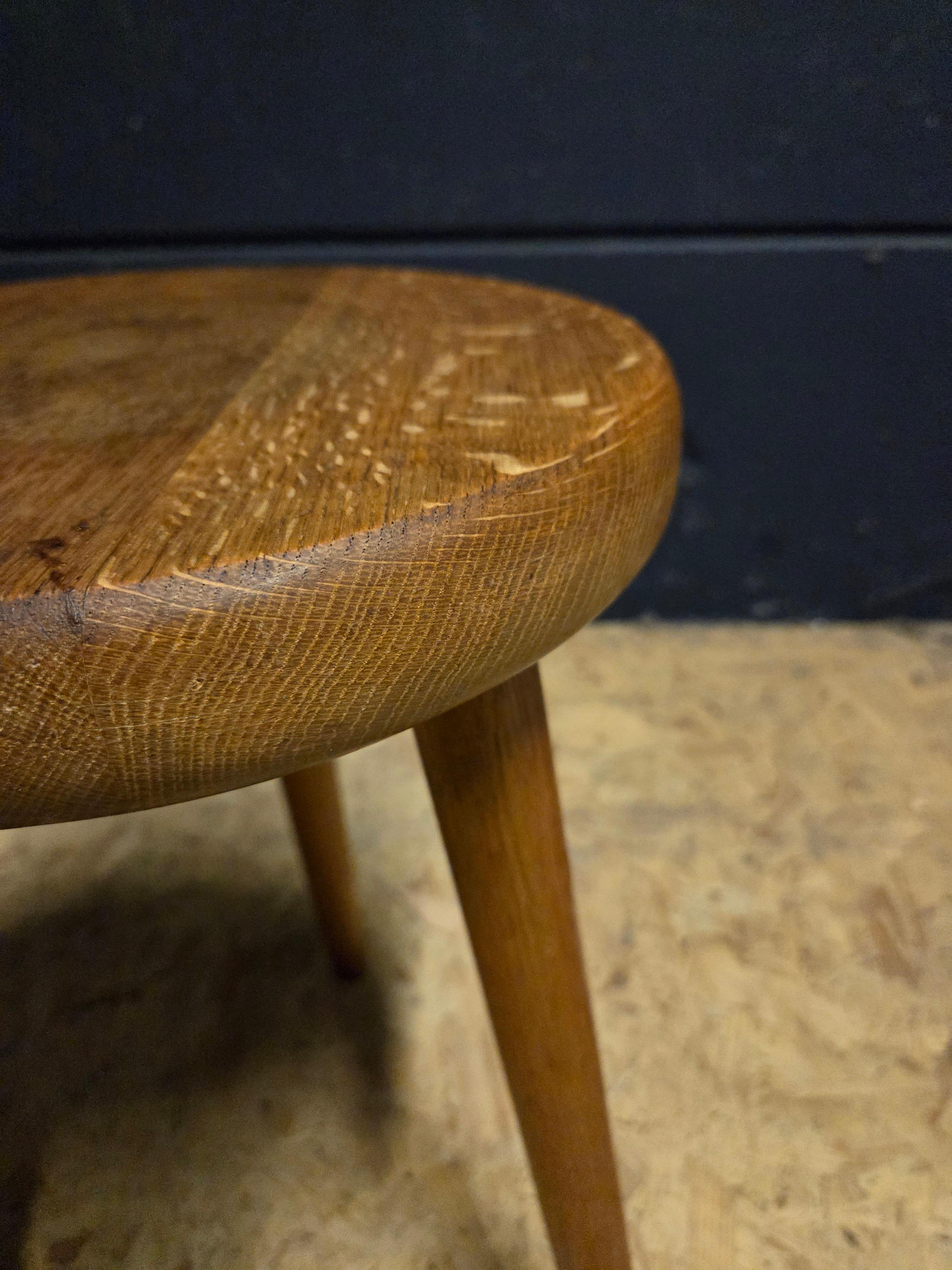 Oak Primitive stool french 1970 In Good Condition For Sale In Waasmunster, BE