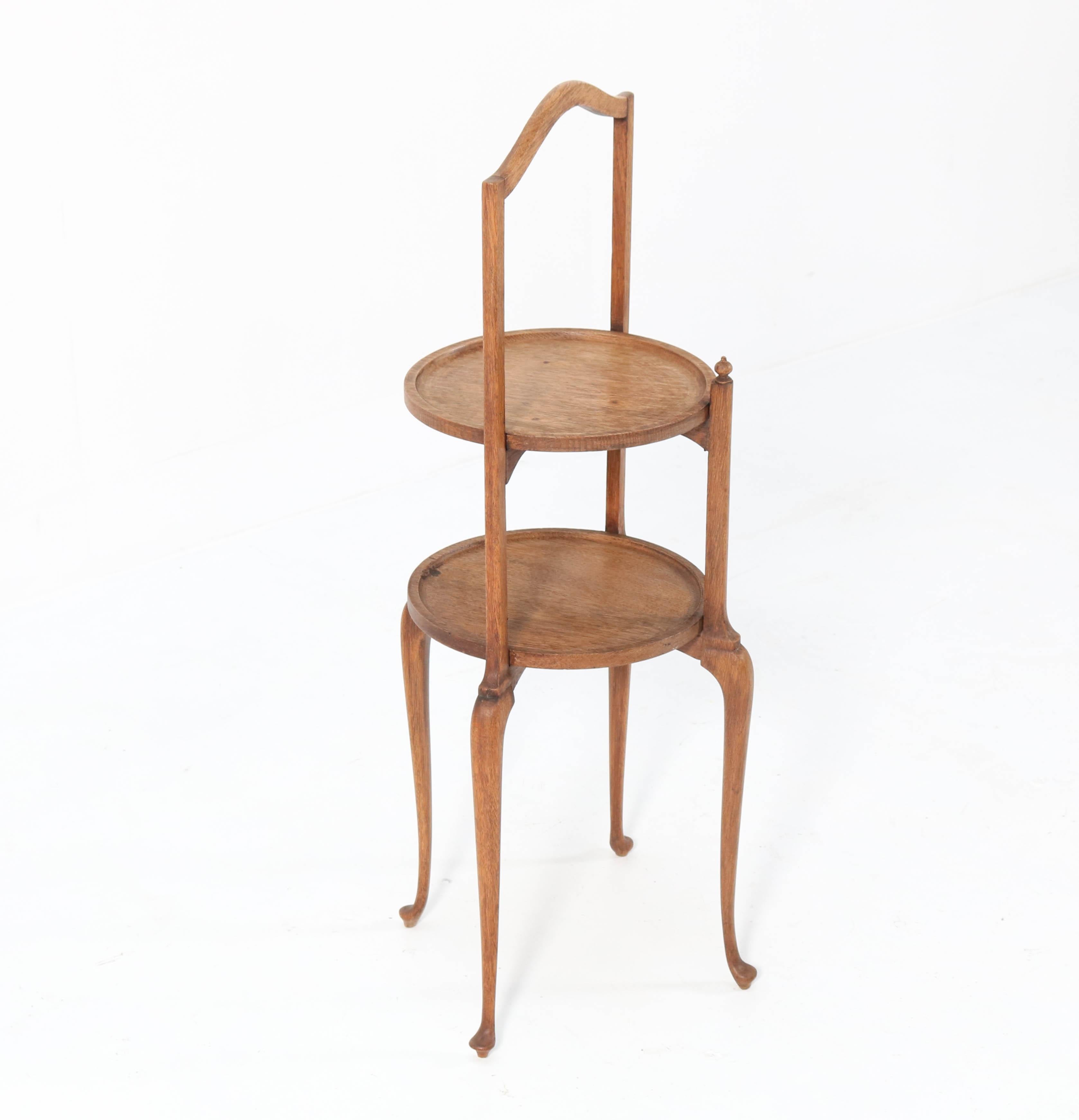 Alzata per torte in stile Queen Anne in Oak di H. Pander & Zonen, 1920 In condizioni buone in vendita a Amsterdam, NL