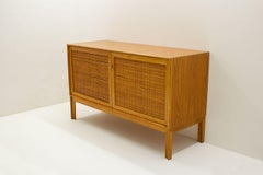 Aparador de roble y ratán de Alf Svensson, Suecia, años 60