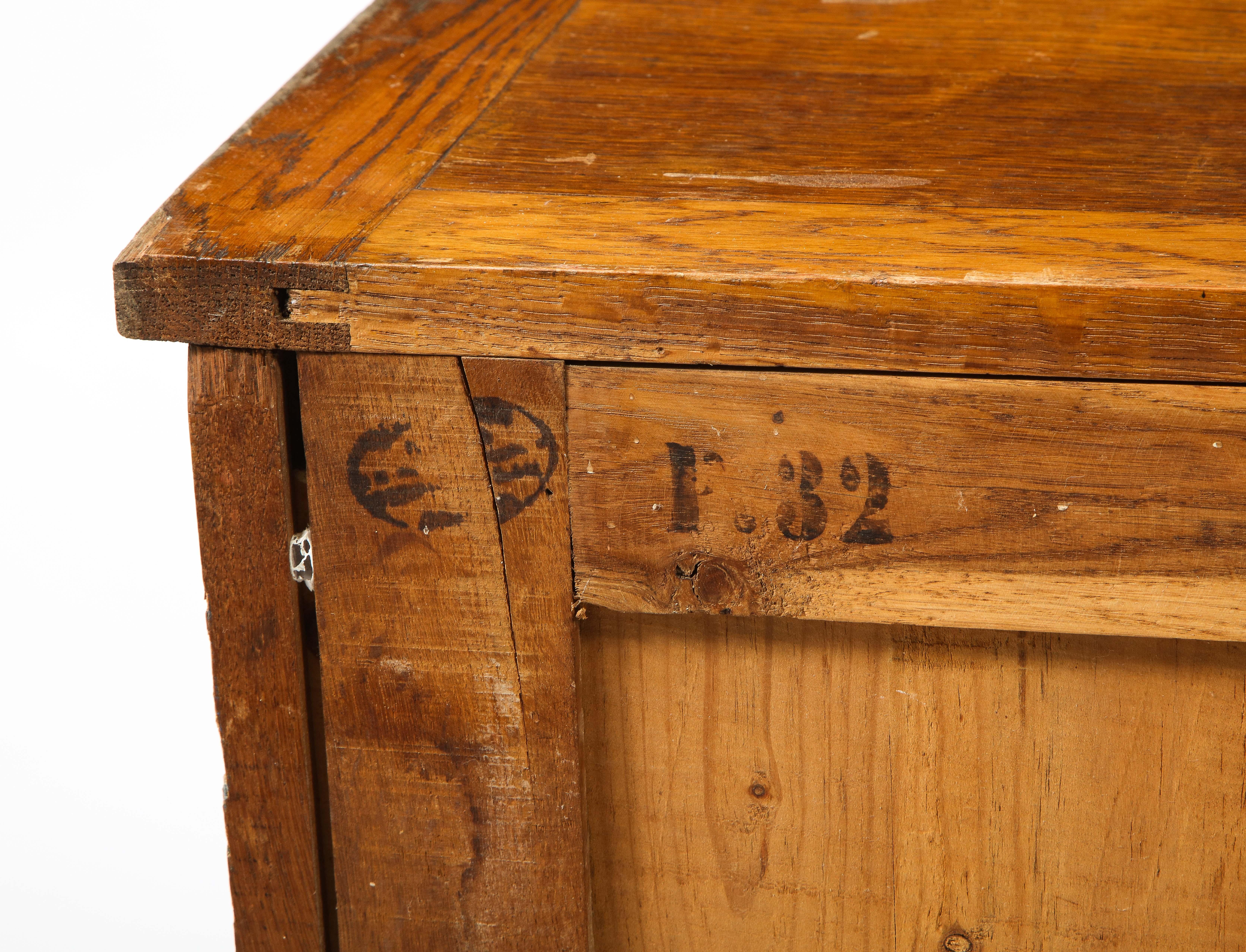 Buffet en Oak Reconstruction Par René Gabriel, France 1940's en vente 5