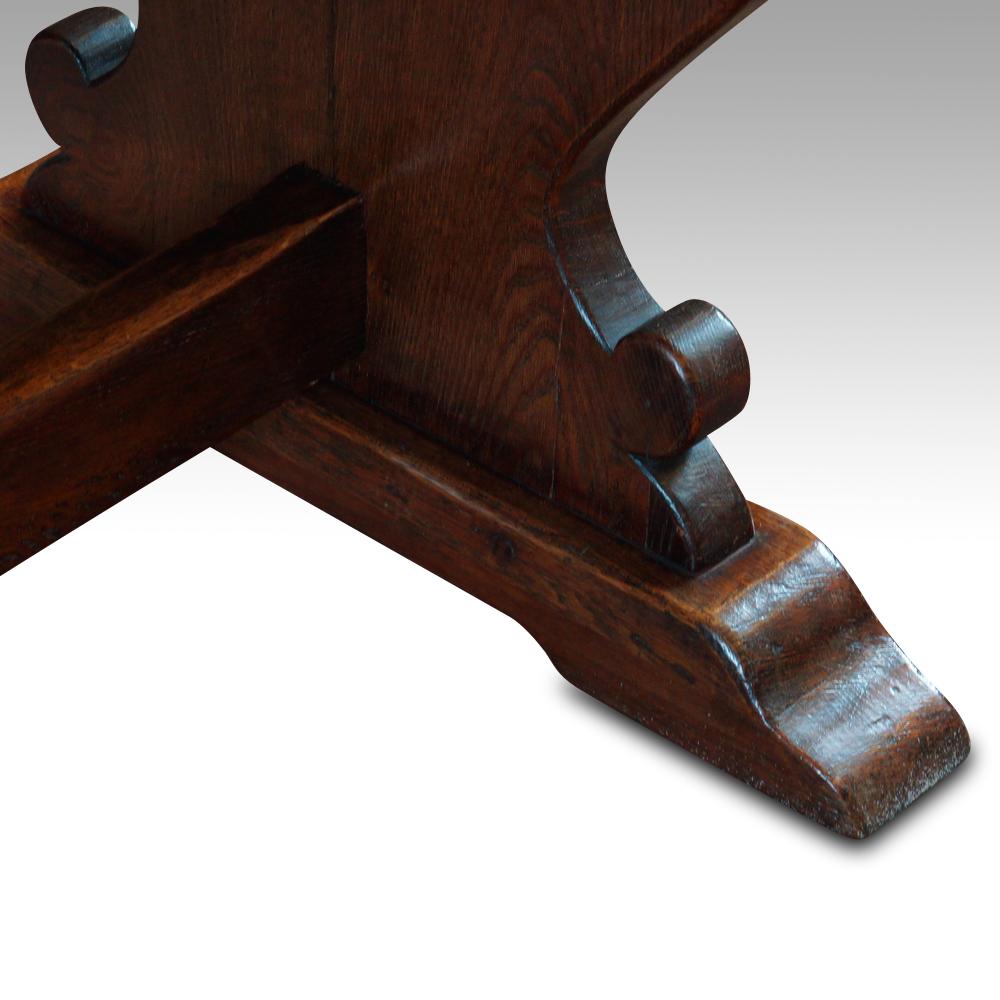 English solid large Elizabethan style Oak Refectory Dining Table, circa 1920 In Good Condition In Salisbury, Wiltshire